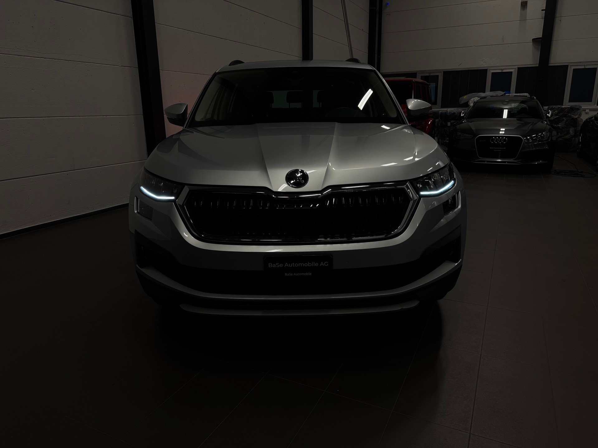SKODA Kodiaq 2.0 TDI CR Ambition 4x4 DSG 7 Plätze + AHK + Panoramadach-image-7