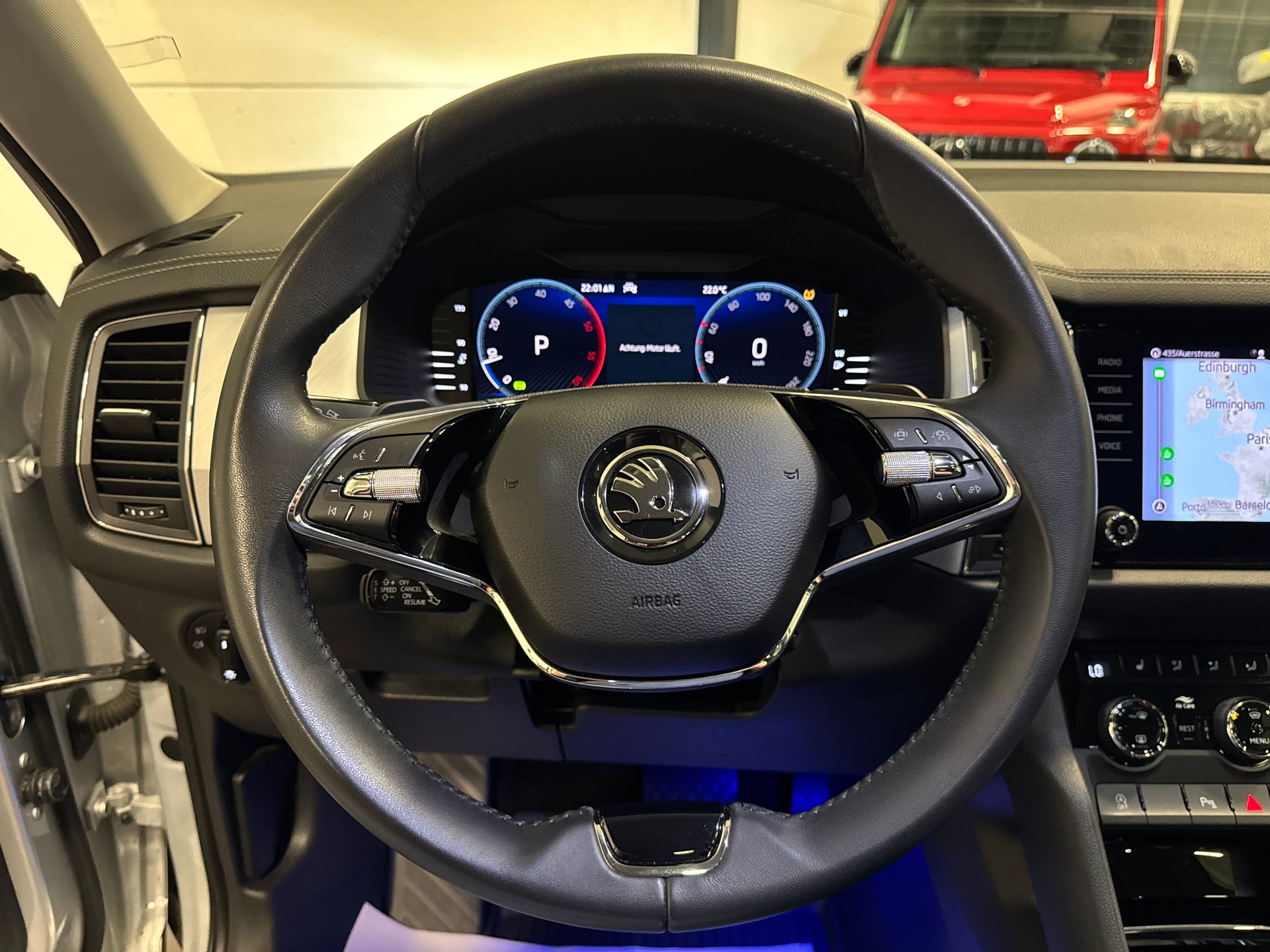SKODA Kodiaq 2.0 TDI CR Ambition 4x4 DSG 7 Plätze + AHK + Panoramadach-image-25