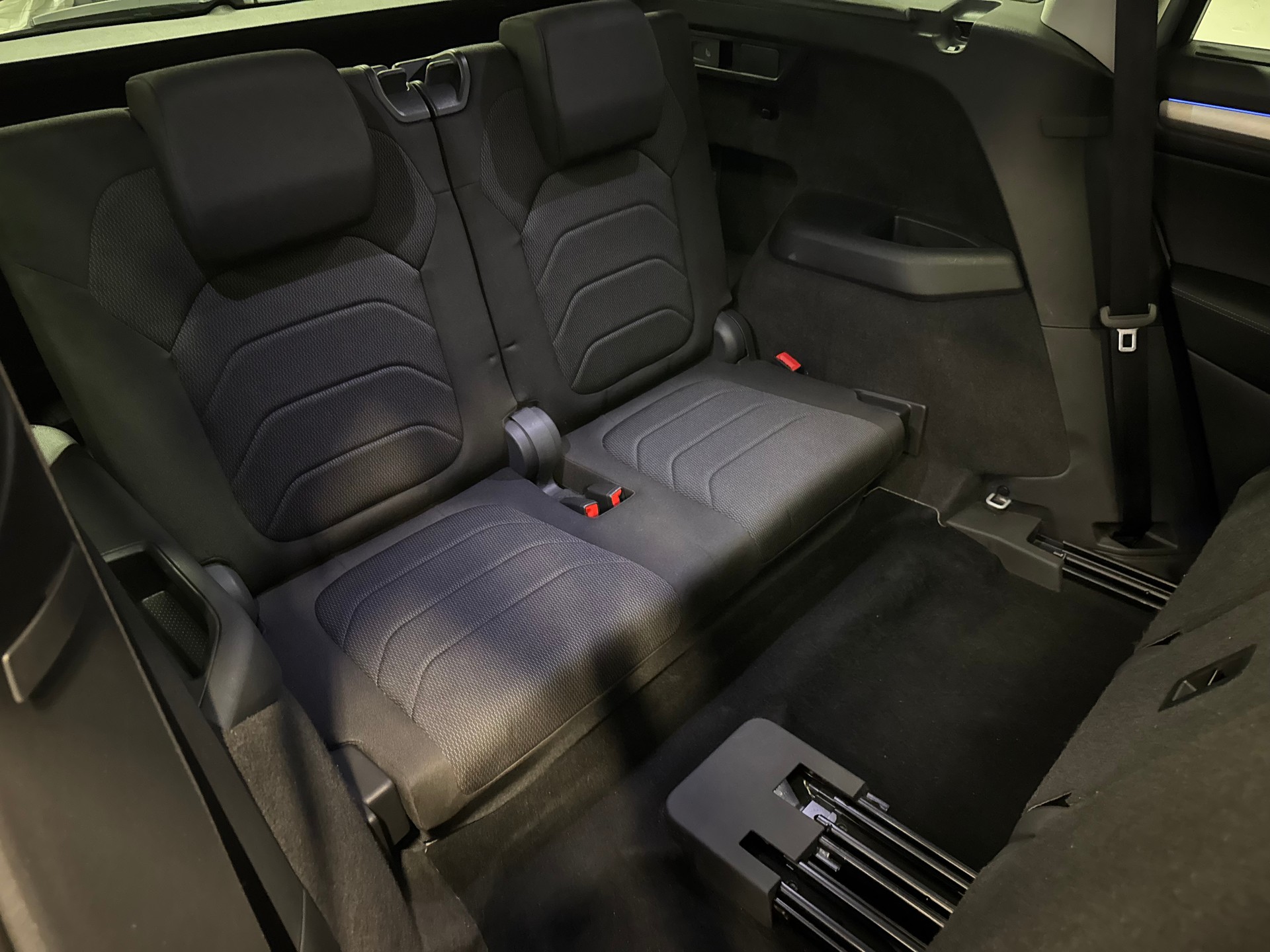 SKODA Kodiaq 2.0 TDI CR Ambition 4x4 DSG 7 Plätze + AHK + Panoramadach-image-23