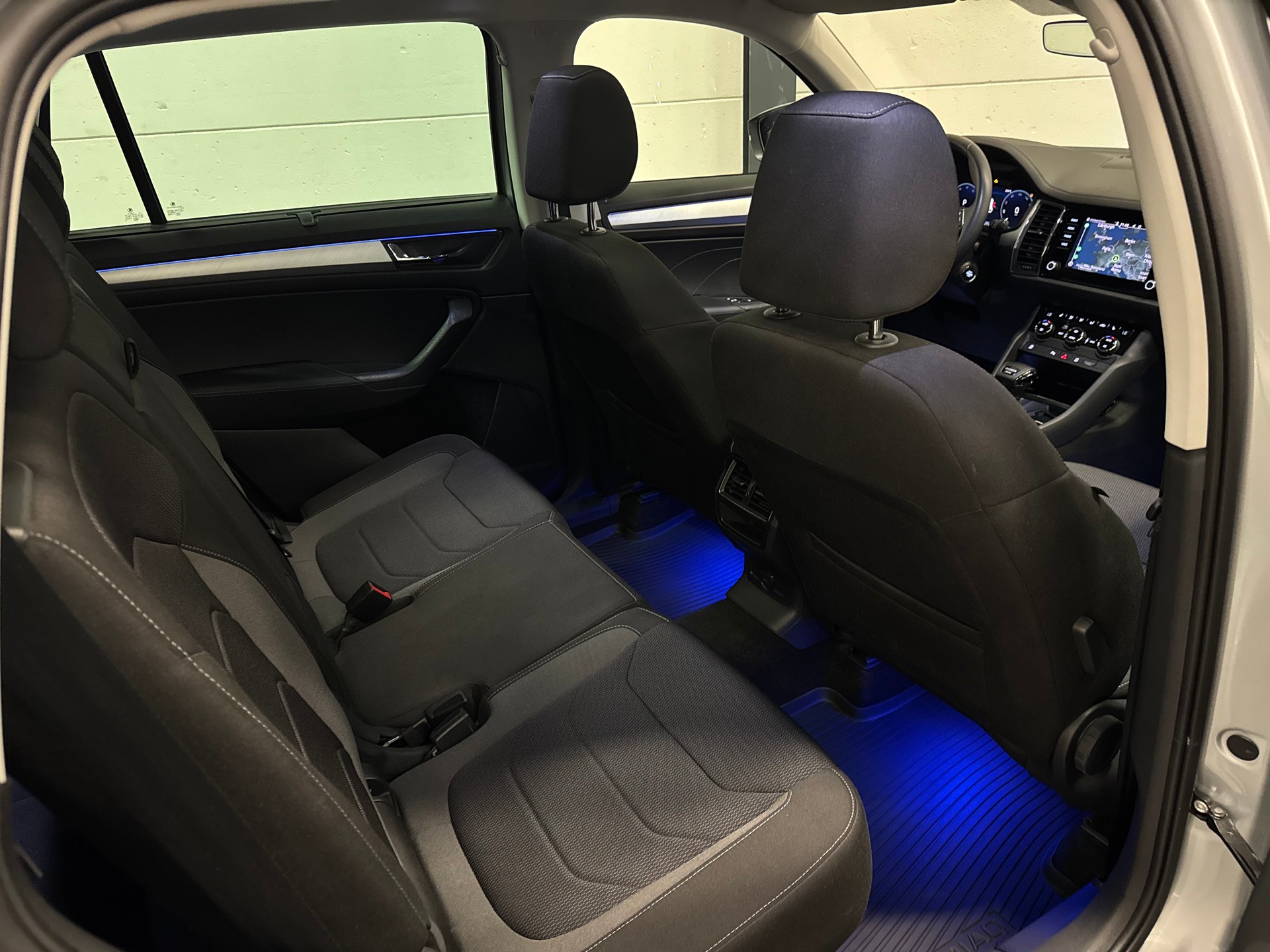 SKODA Kodiaq 2.0 TDI CR Ambition 4x4 DSG 7 Plätze + AHK + Panoramadach-image-21