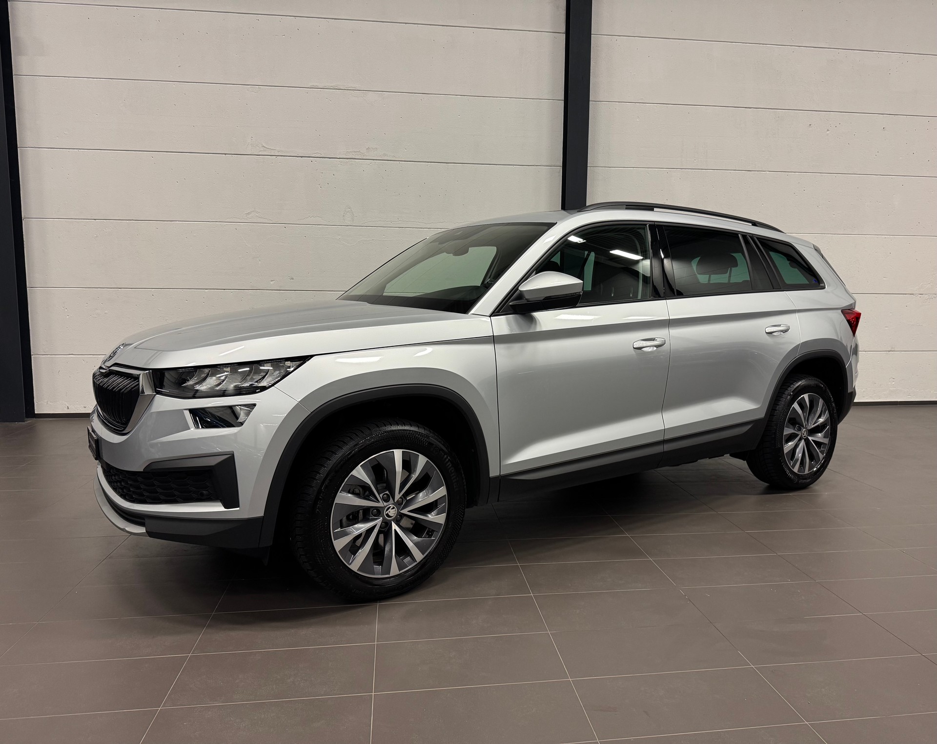 SKODA Kodiaq 2.0 TDI CR Ambition 4x4 DSG 7 Plätze + AHK + Panoramadach-image-4