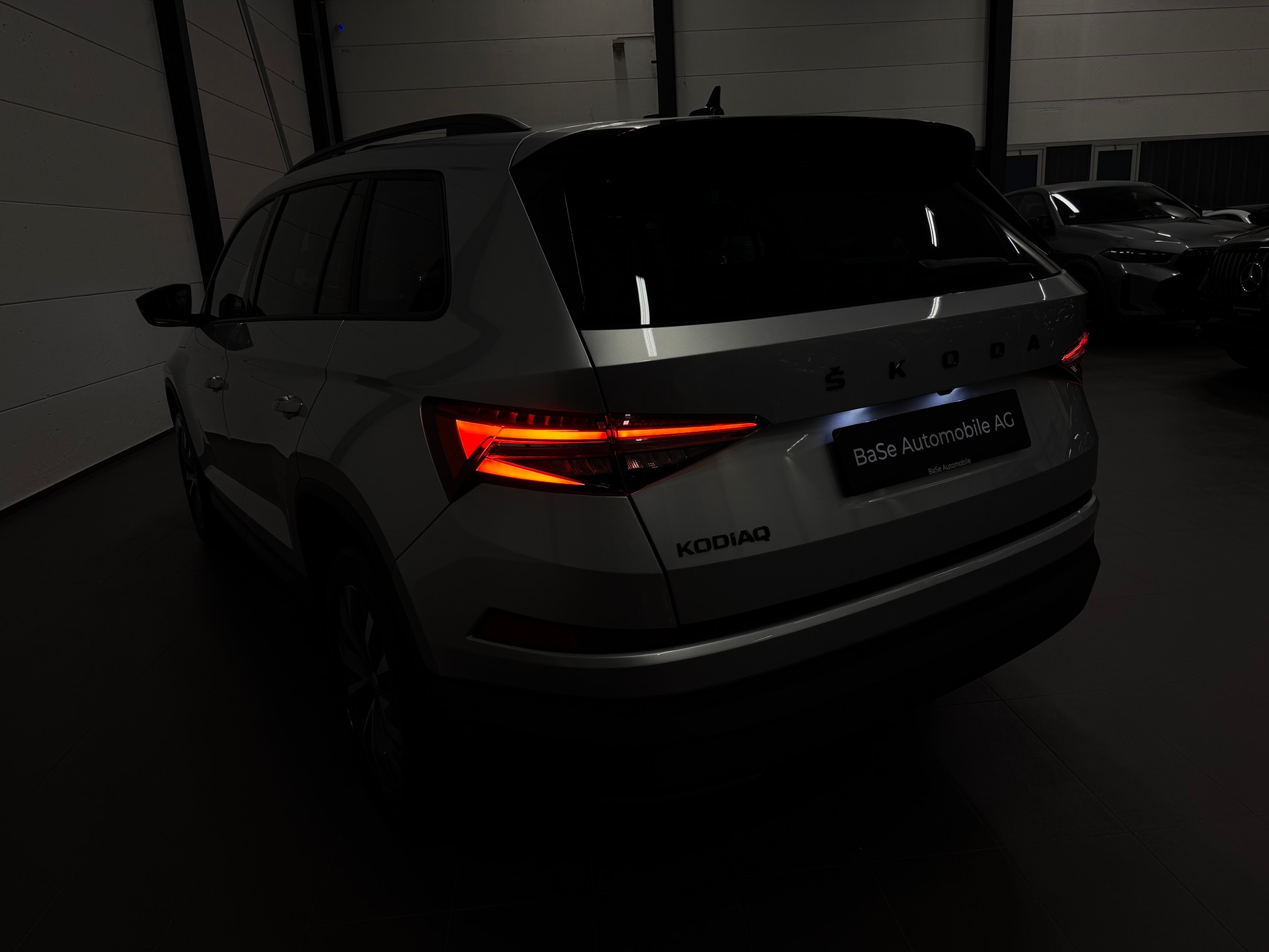 SKODA Kodiaq 2.0 TDI CR Ambition 4x4 DSG 7 Plätze + AHK + Panoramadach-image-15