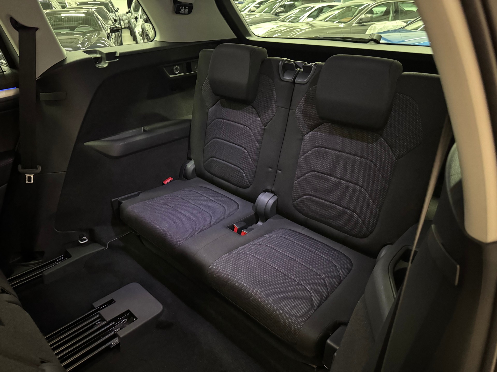 SKODA Kodiaq 2.0 TDI CR Ambition 4x4 DSG 7 Plätze + AHK + Panoramadach-image-24