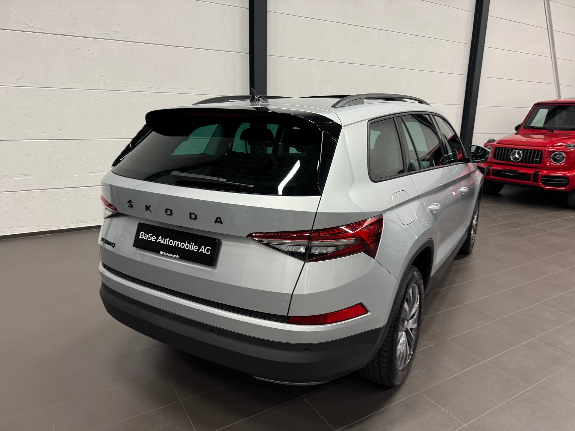 SKODA Kodiaq 2.0 TDI CR Ambition 4x4 DSG 7 Plätze + AHK + Panoramadach-image-13