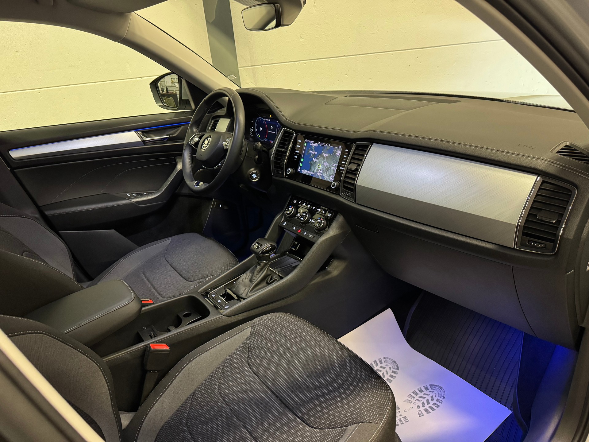 SKODA Kodiaq 2.0 TDI CR Ambition 4x4 DSG 7 Plätze + AHK + Panoramadach-image-19