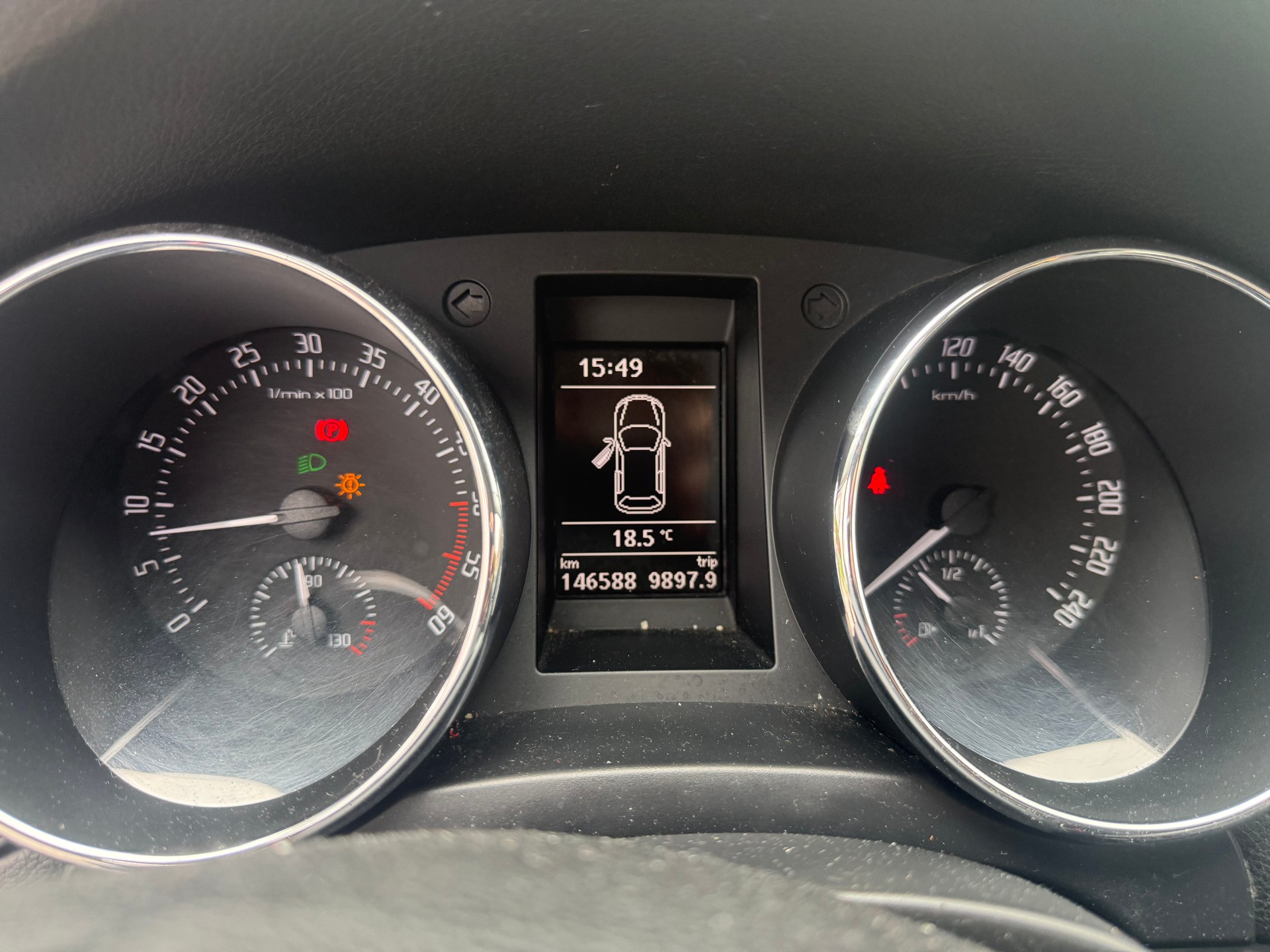 SKODA Yeti 2.0 TDI AllDrive 4x4-image-8