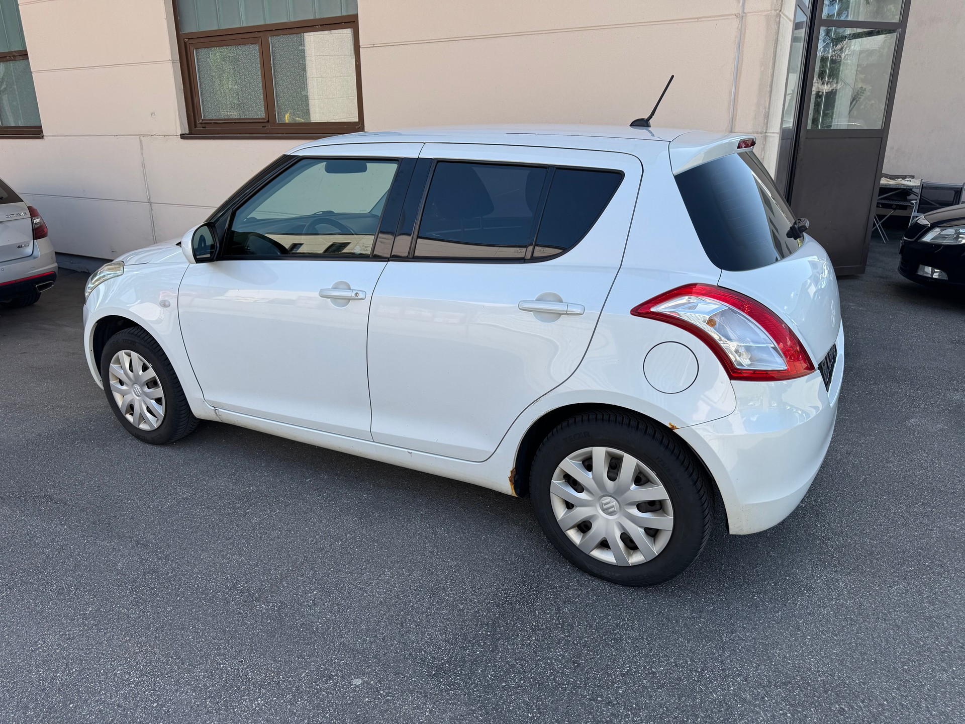 SUZUKI Swift 1.2i 16V GL Top 4x4-image-2
