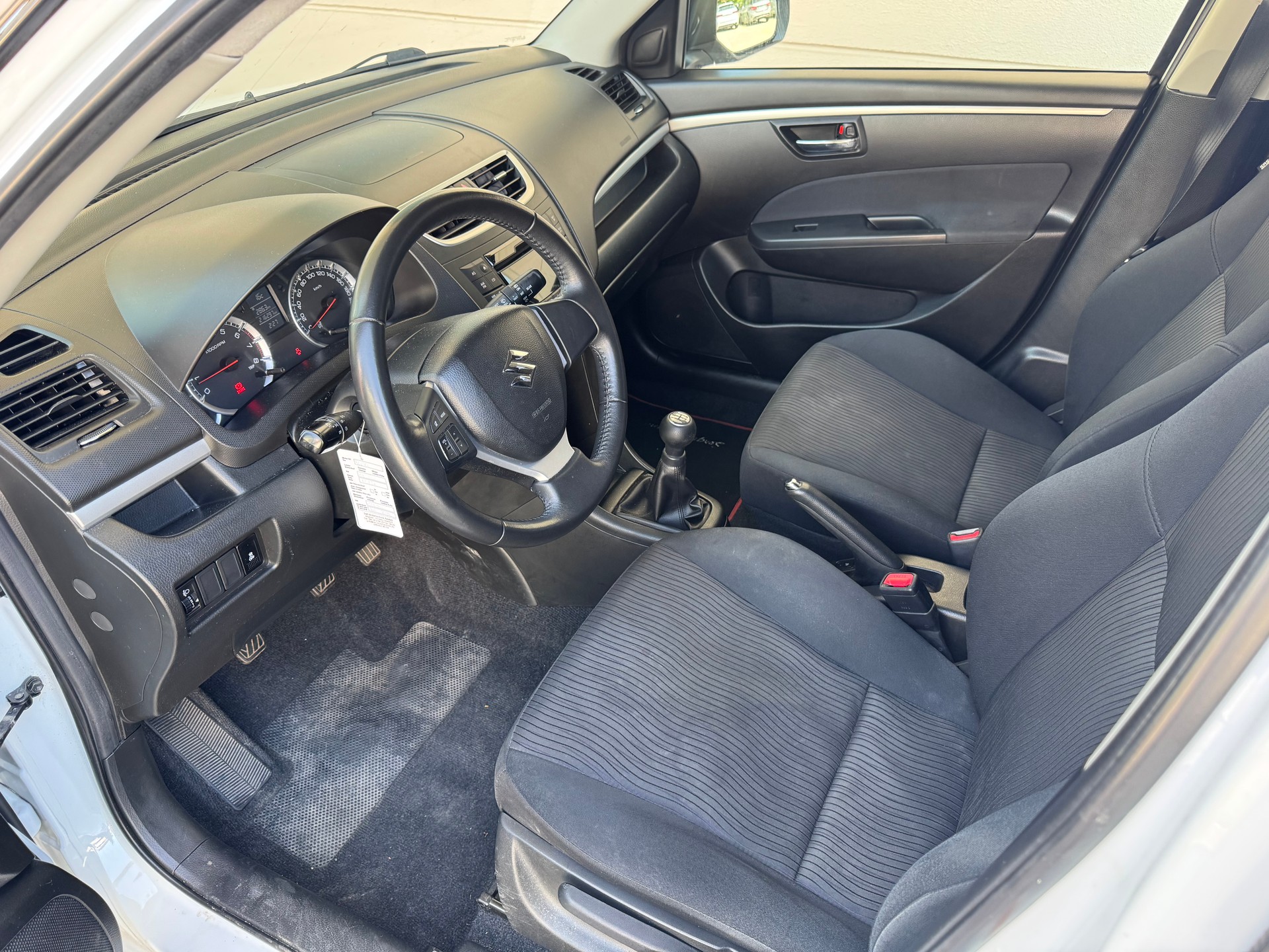 SUZUKI Swift 1.2i 16V GL Top 4x4-image-9