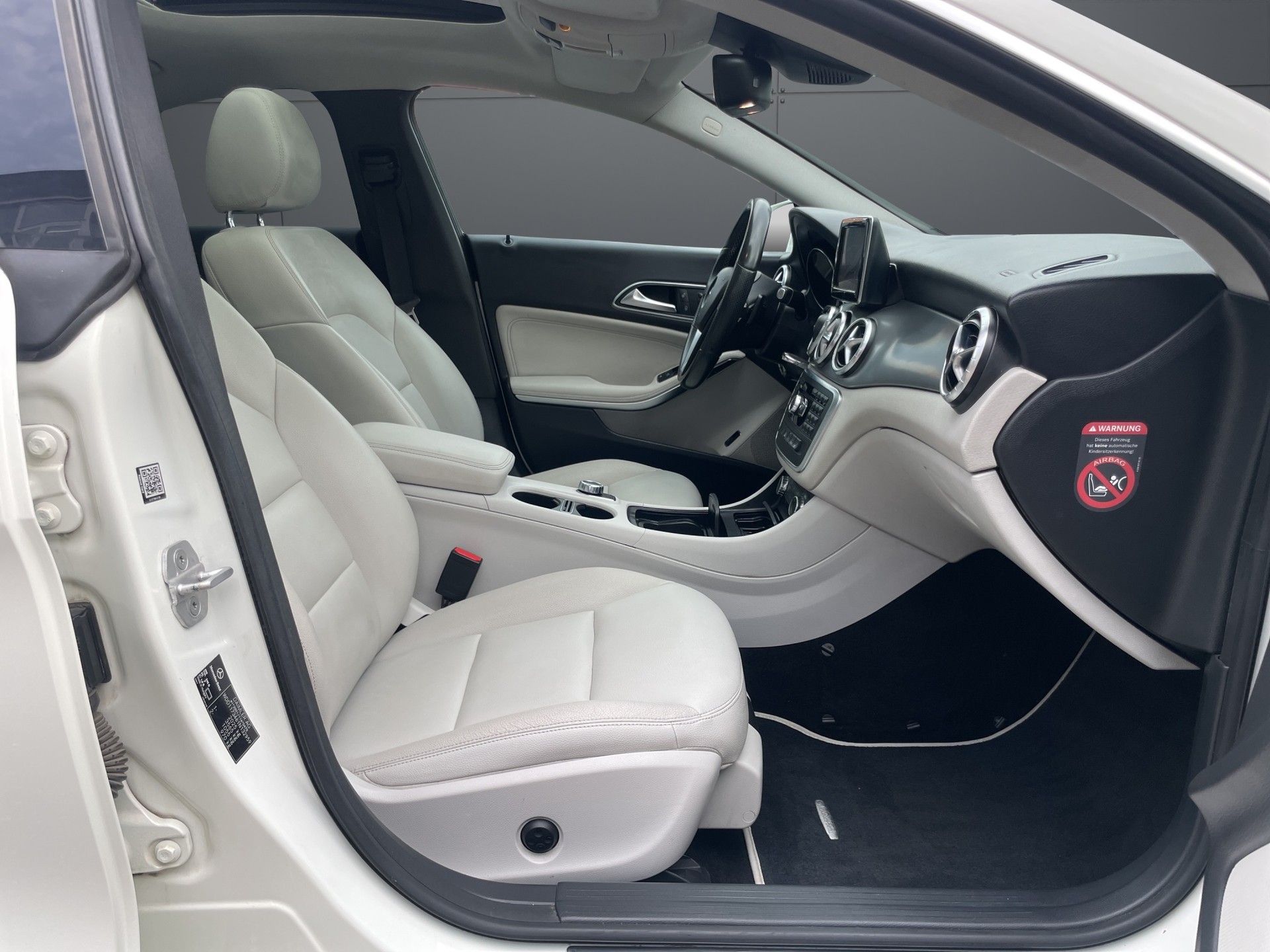 MERCEDES-BENZ CLA 250 Urban 7G-DCT 4Matic-image-6