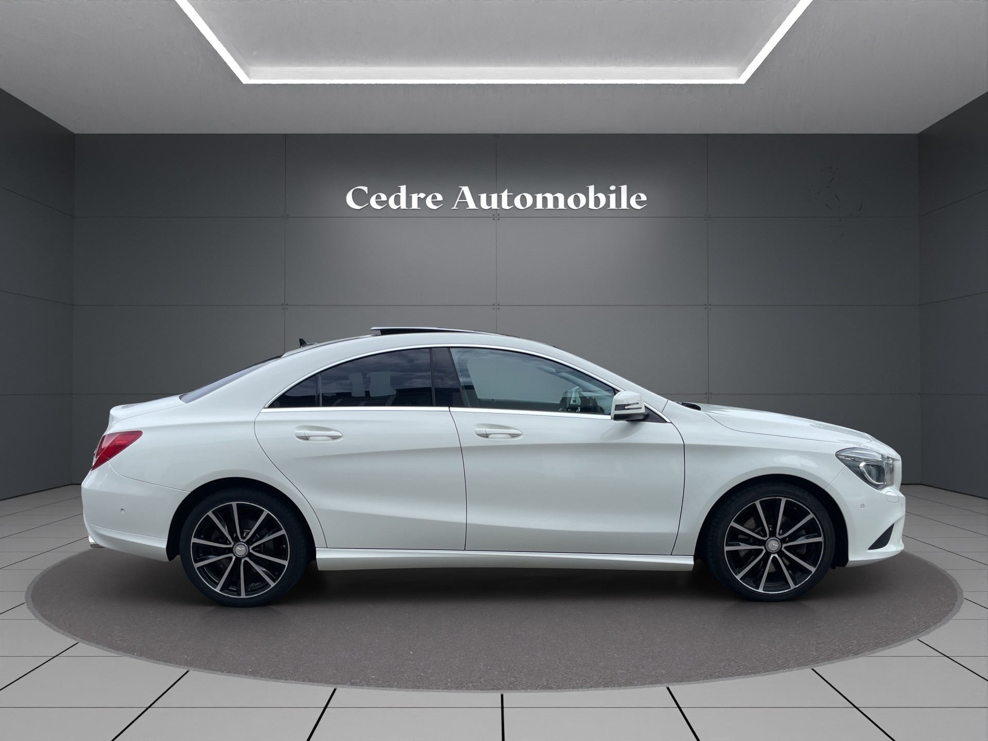 MERCEDES-BENZ CLA 250 Urban 7G-DCT 4Matic-image-4
