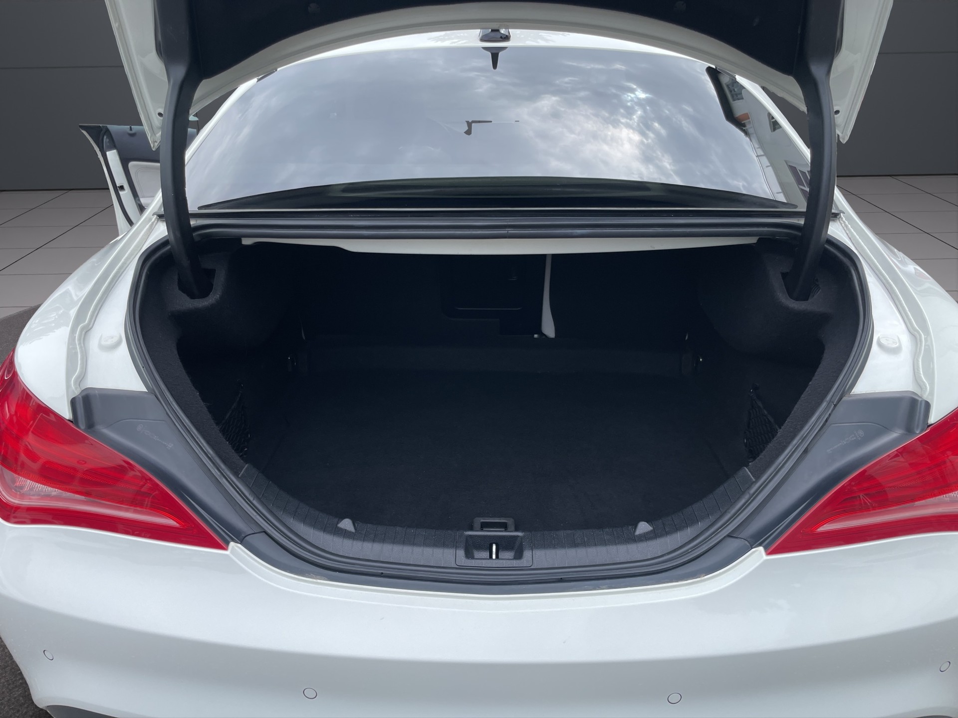 MERCEDES-BENZ CLA 250 Urban 7G-DCT 4Matic-image-12