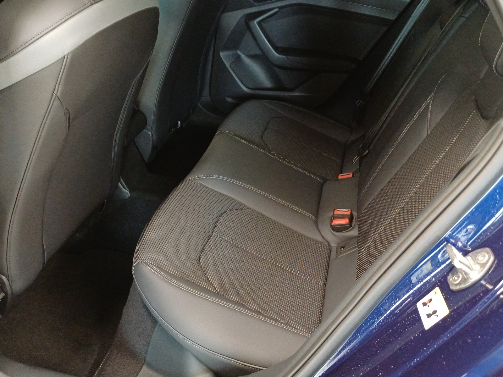 AUDI A1 Sportback 30 TFSI S Line Attraction S-tronic-image-11