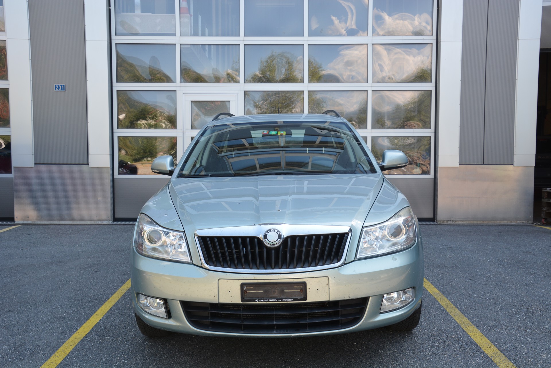 SKODA Octavia Combi 1.6 TDI Swiss Adventure 4x4-image-1