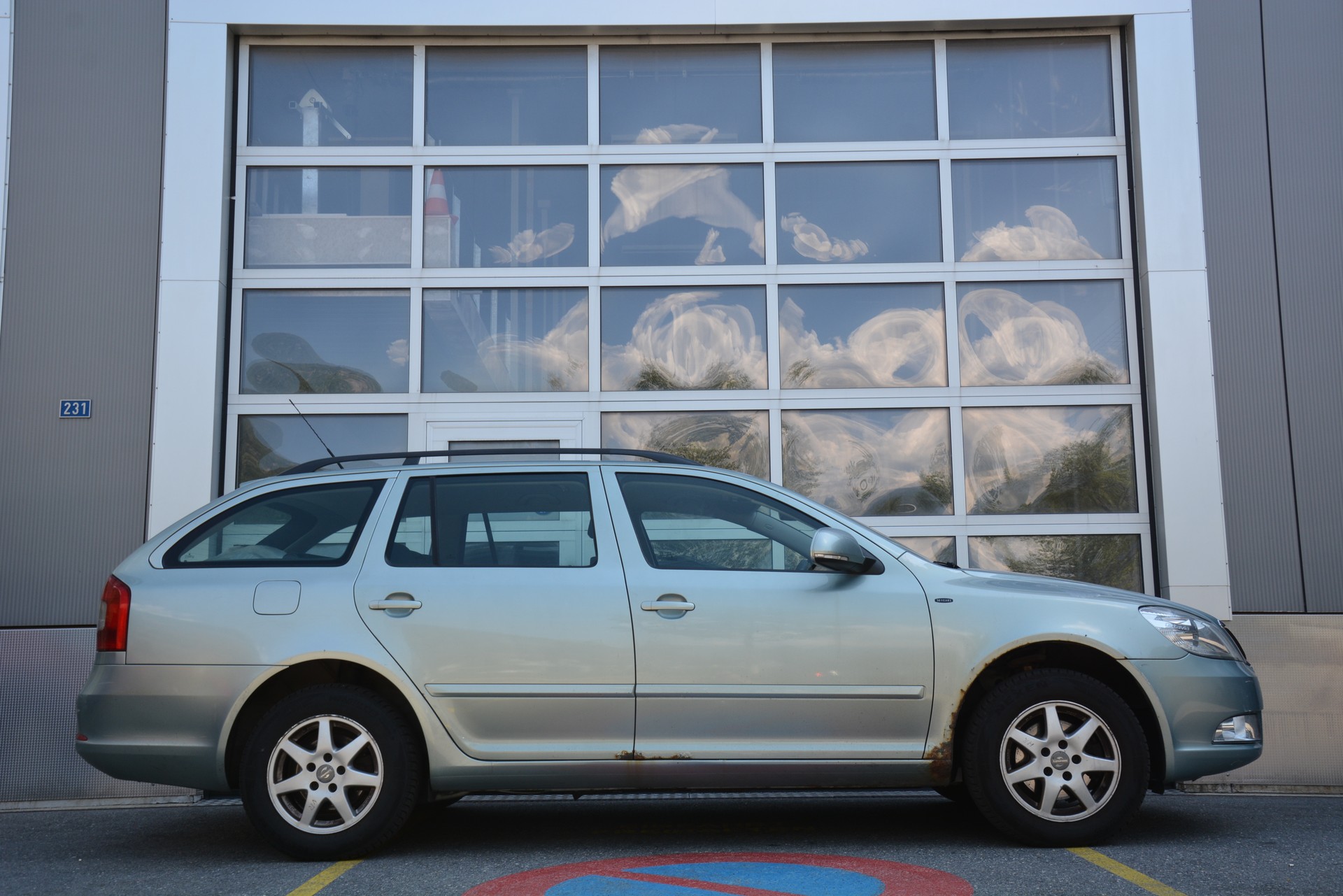 SKODA Octavia Combi 1.6 TDI Swiss Adventure 4x4-image-3
