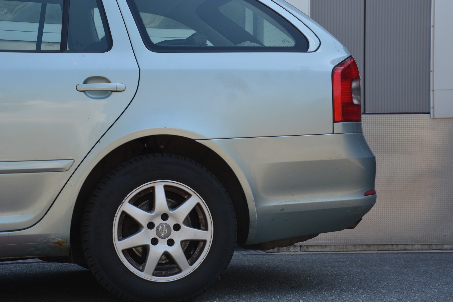 SKODA Octavia Combi 1.6 TDI Swiss Adventure 4x4-image-9