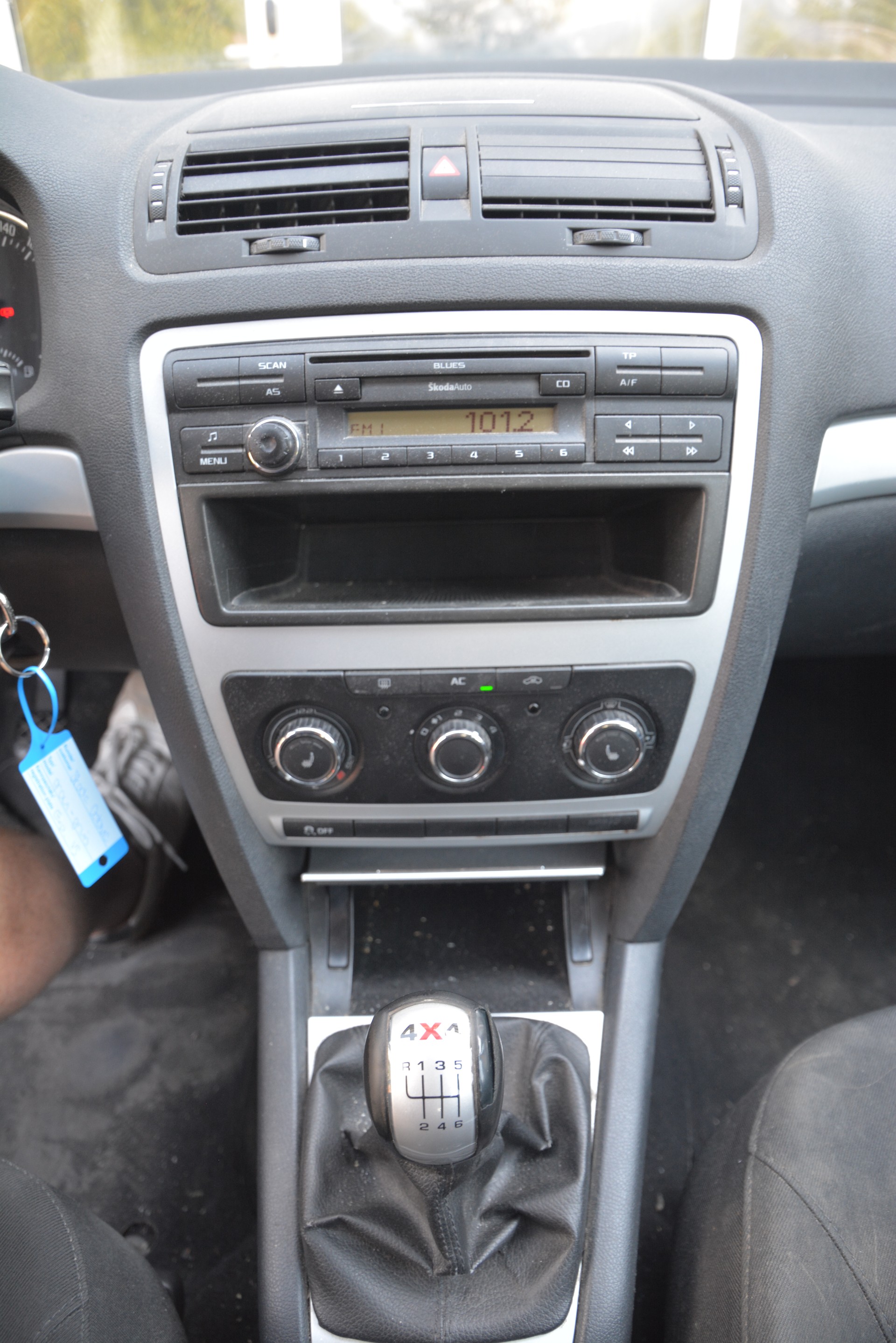SKODA Octavia Combi 1.6 TDI Swiss Adventure 4x4-image-7