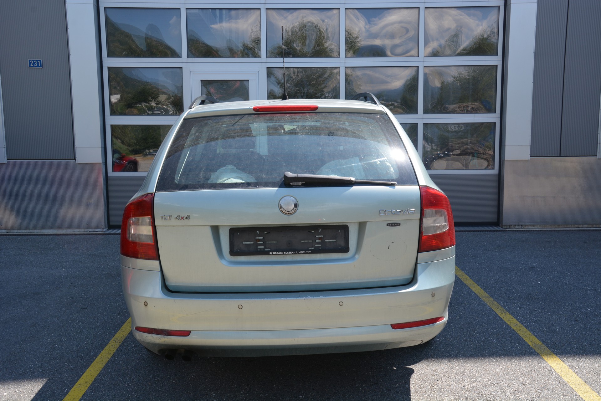 SKODA Octavia Combi 1.6 TDI Swiss Adventure 4x4-image-4