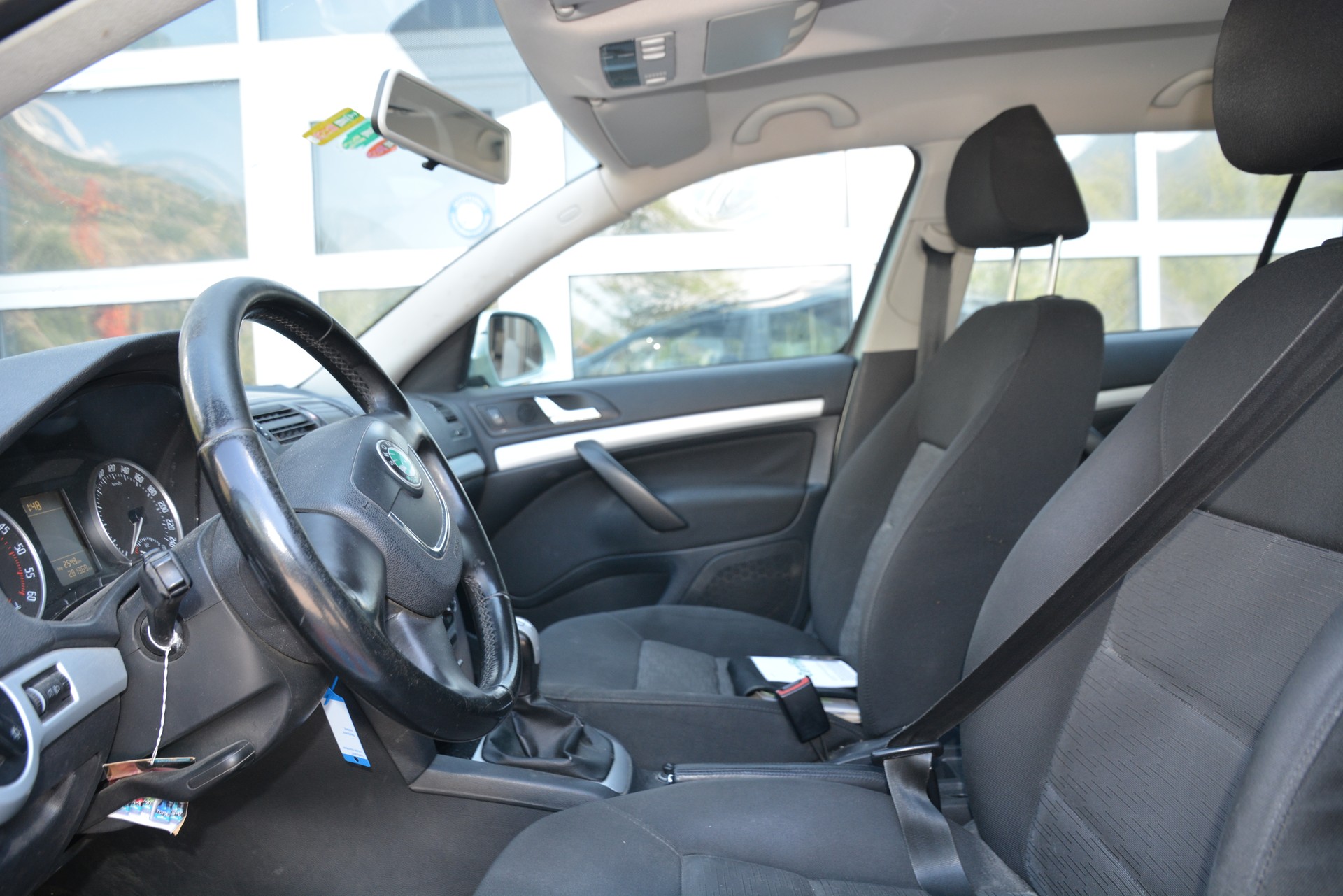 SKODA Octavia Combi 1.6 TDI Swiss Adventure 4x4-image-10