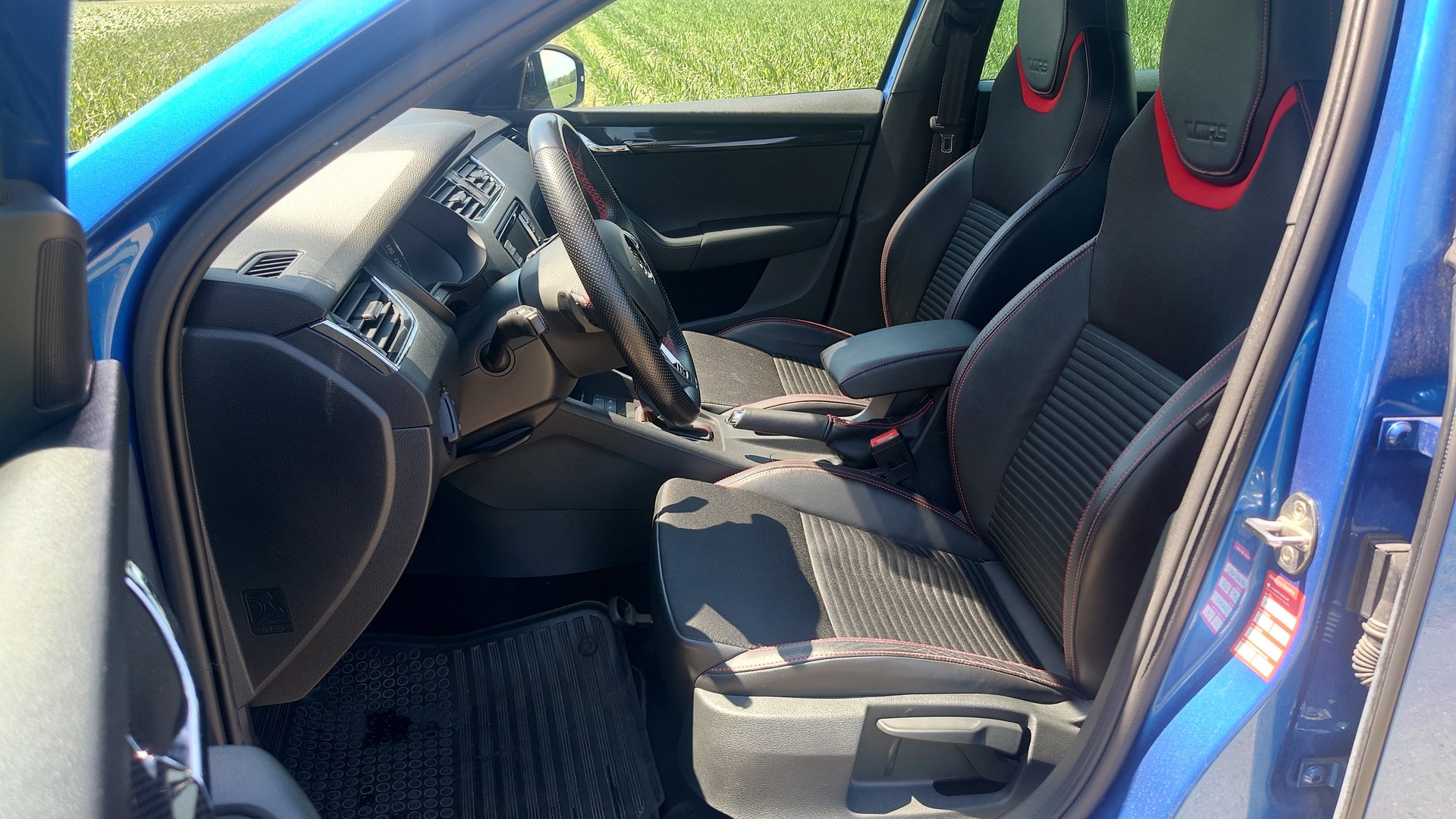 SKODA Octavia Combi 2.0 TDI RS 4x4 DSG-image-12