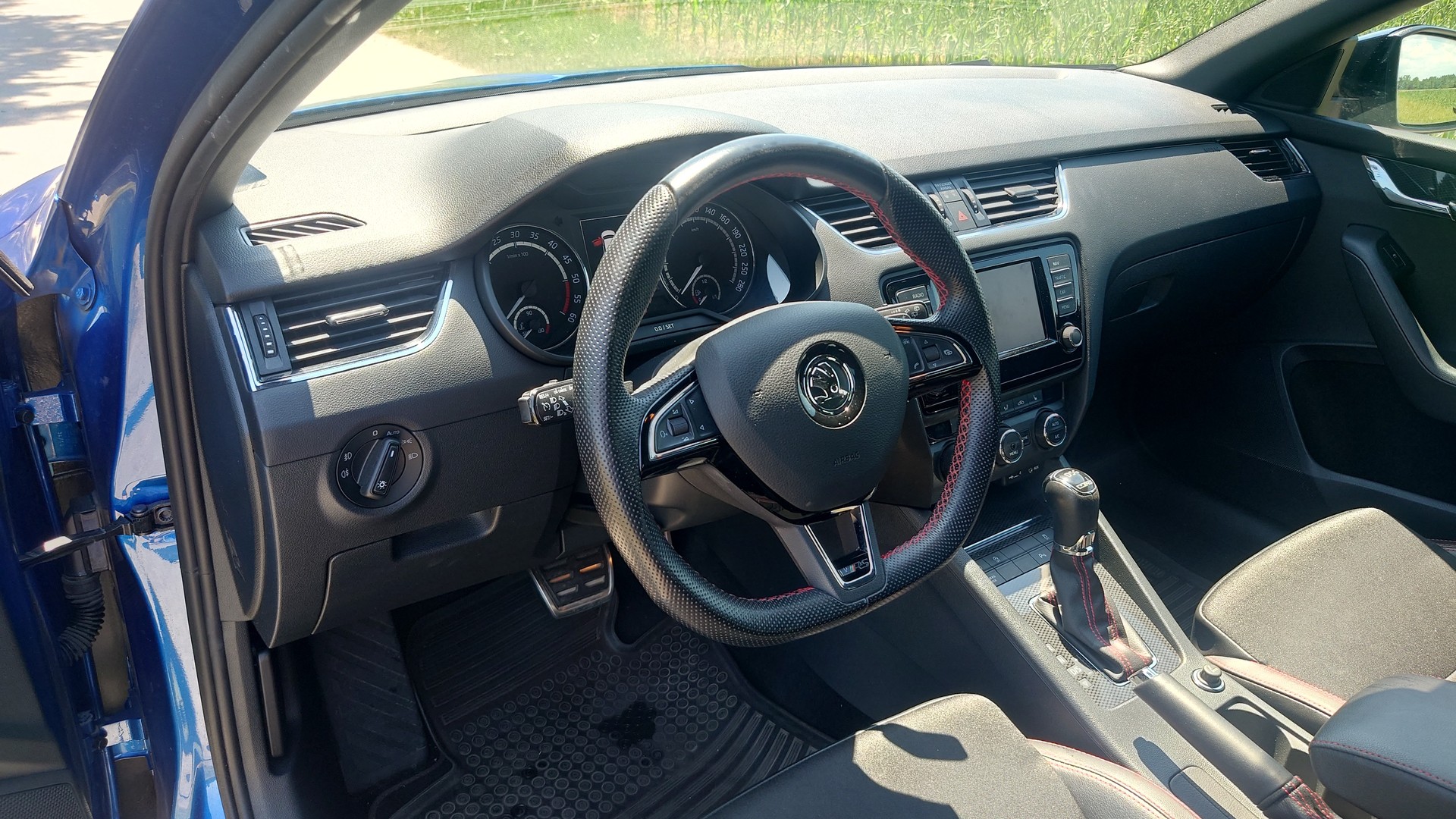 SKODA Octavia Combi 2.0 TDI RS 4x4 DSG-image-10