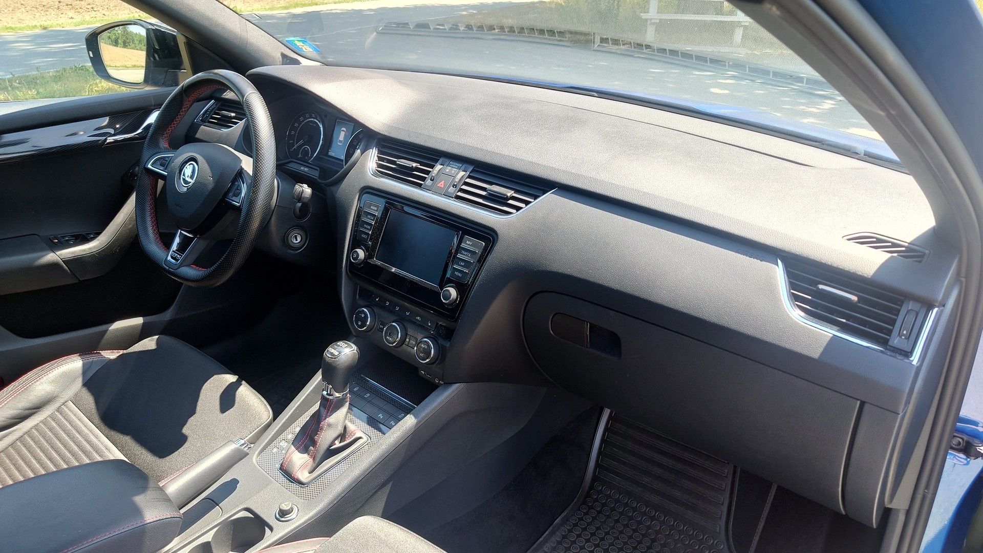 SKODA Octavia Combi 2.0 TDI RS 4x4 DSG-image-9