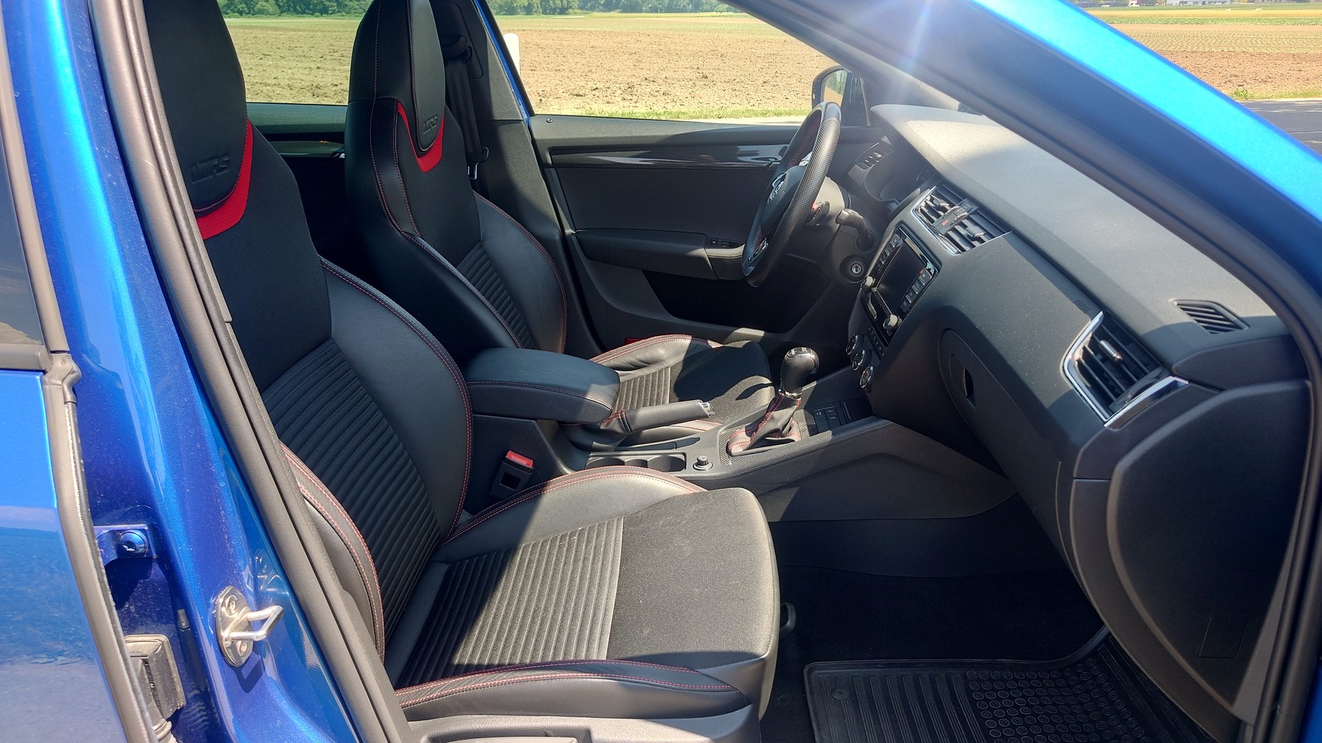 SKODA Octavia Combi 2.0 TDI RS 4x4 DSG-image-11