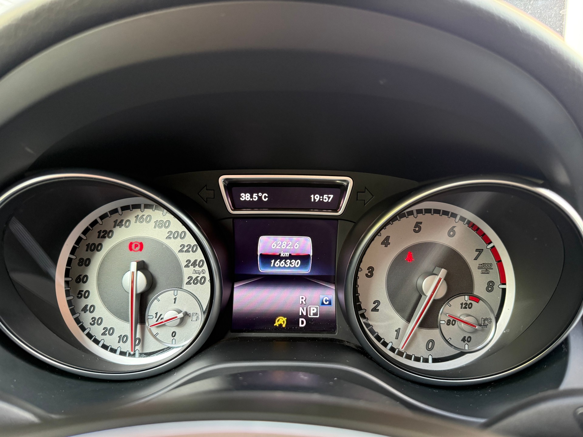 MERCEDES-BENZ GLA 200 Urban 7G-DCT-image-13