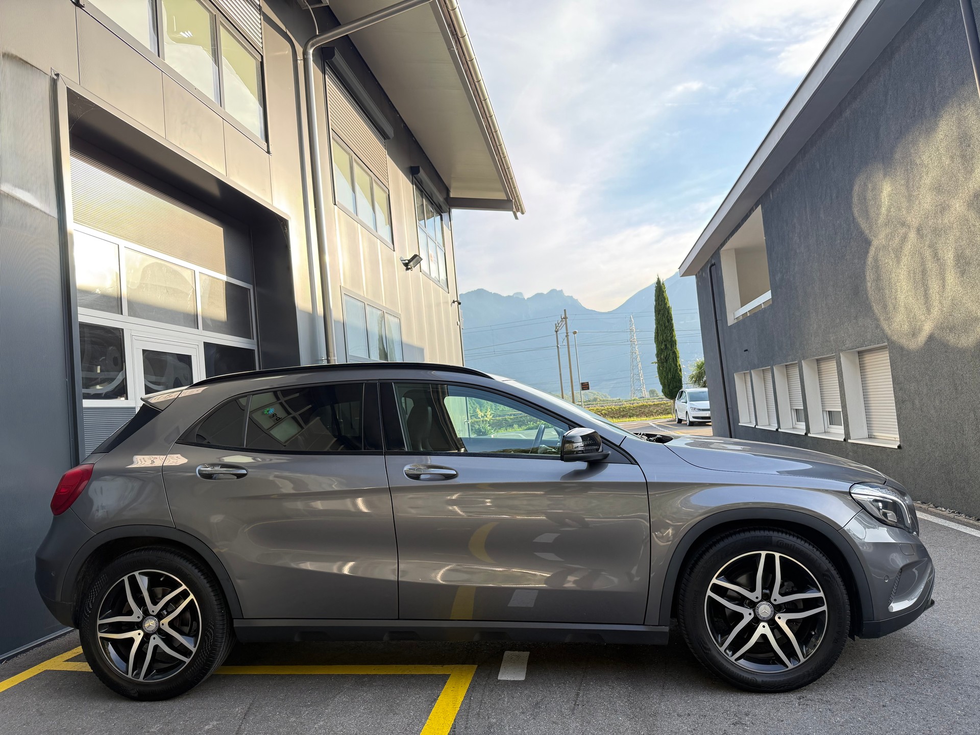 MERCEDES-BENZ GLA 200 Urban 7G-DCT-image-3