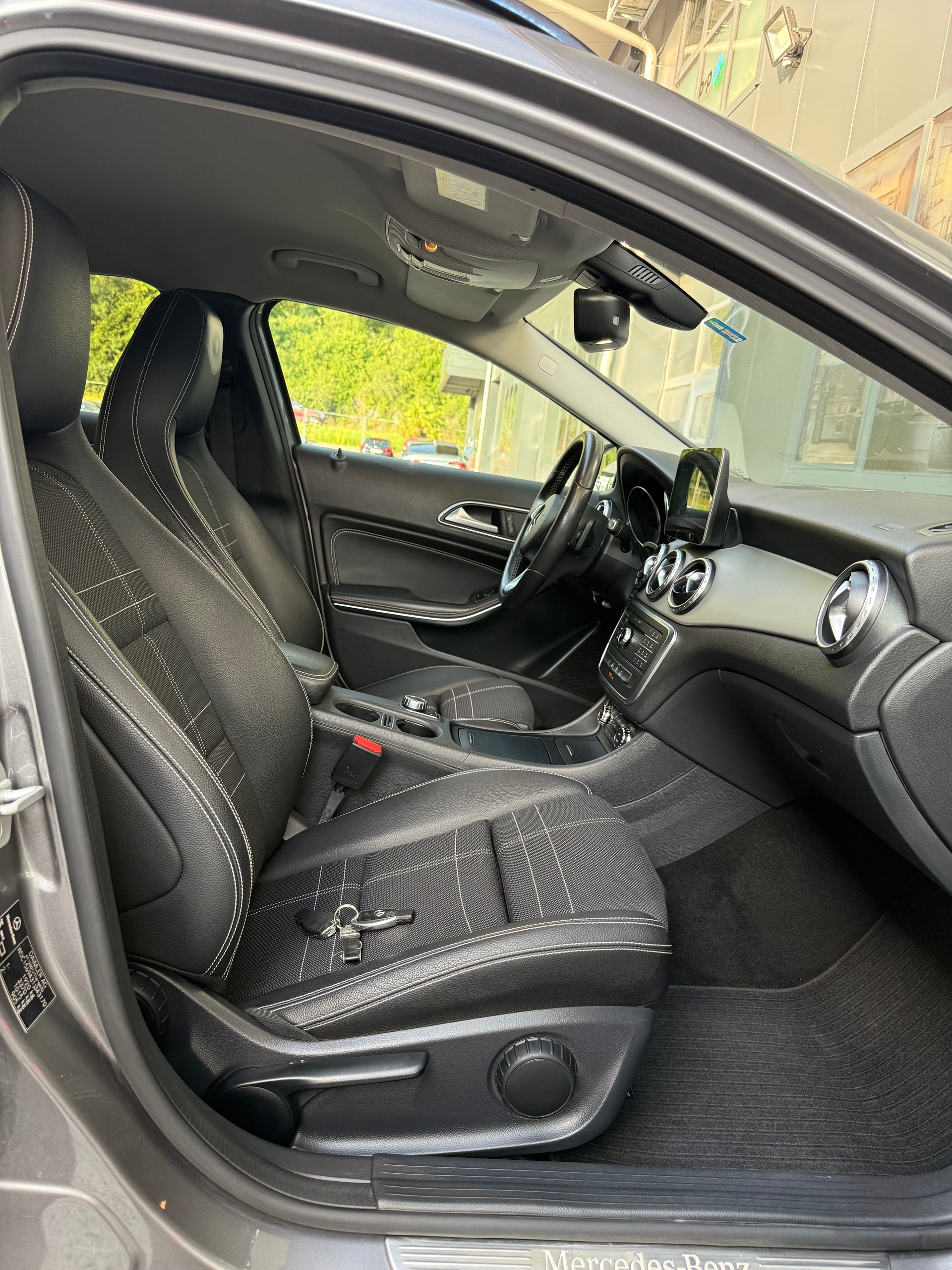 MERCEDES-BENZ GLA 200 Urban 7G-DCT-image-10
