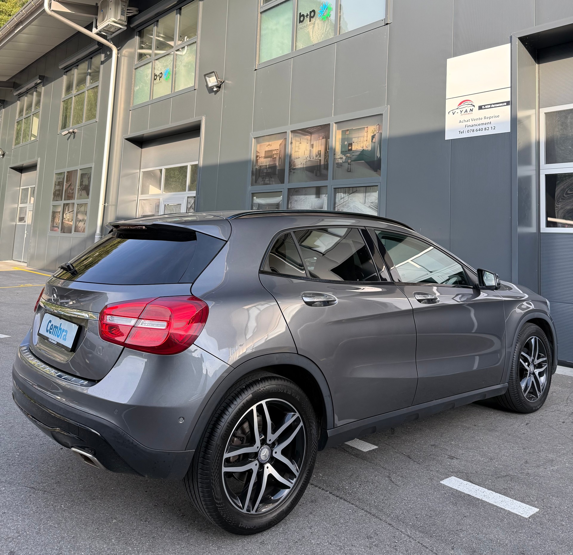 MERCEDES-BENZ GLA 200 Urban 7G-DCT-image-5