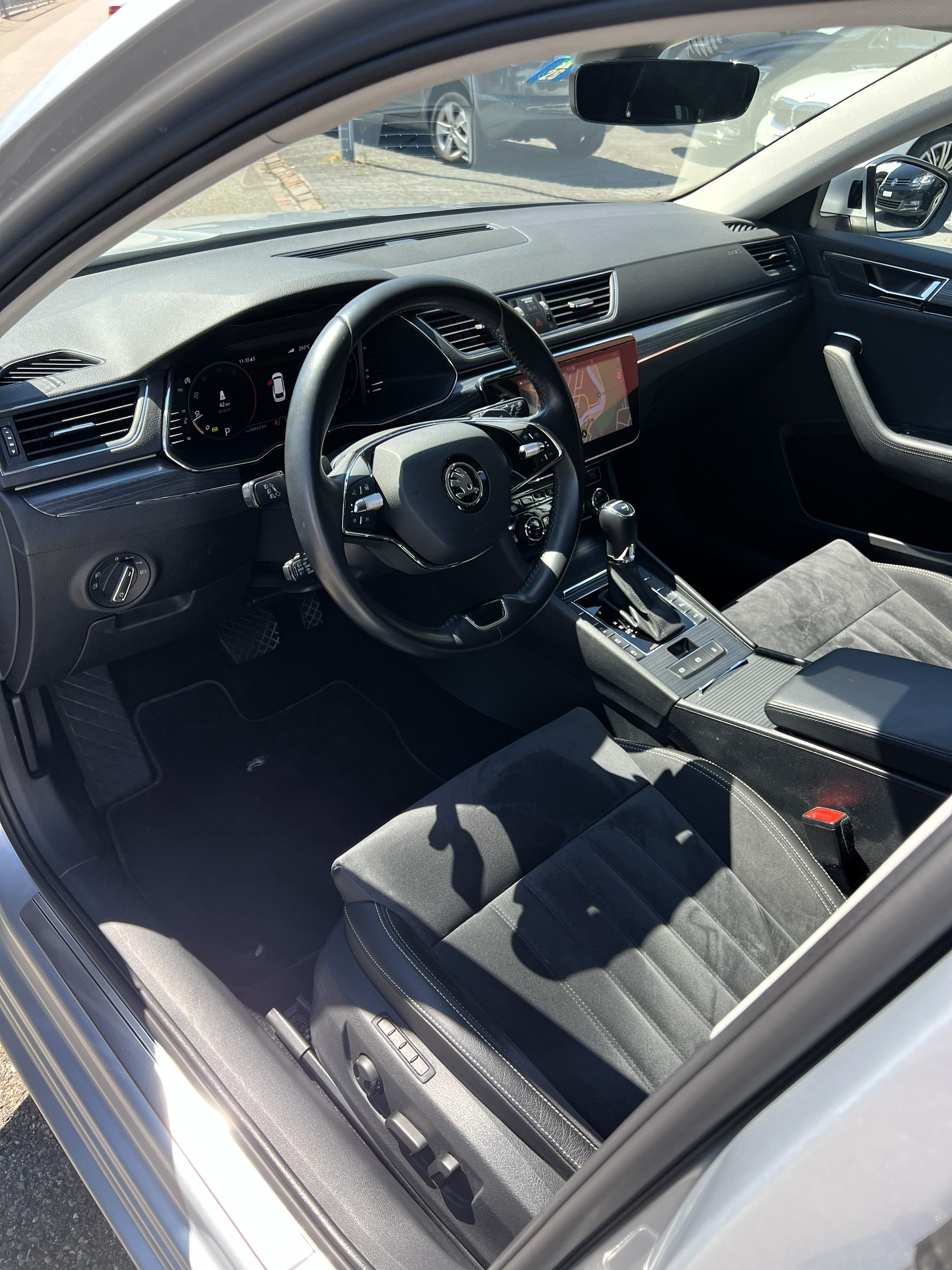 SKODA Superb Combi 2.0 TDi Style 4x4 DSG-image-15