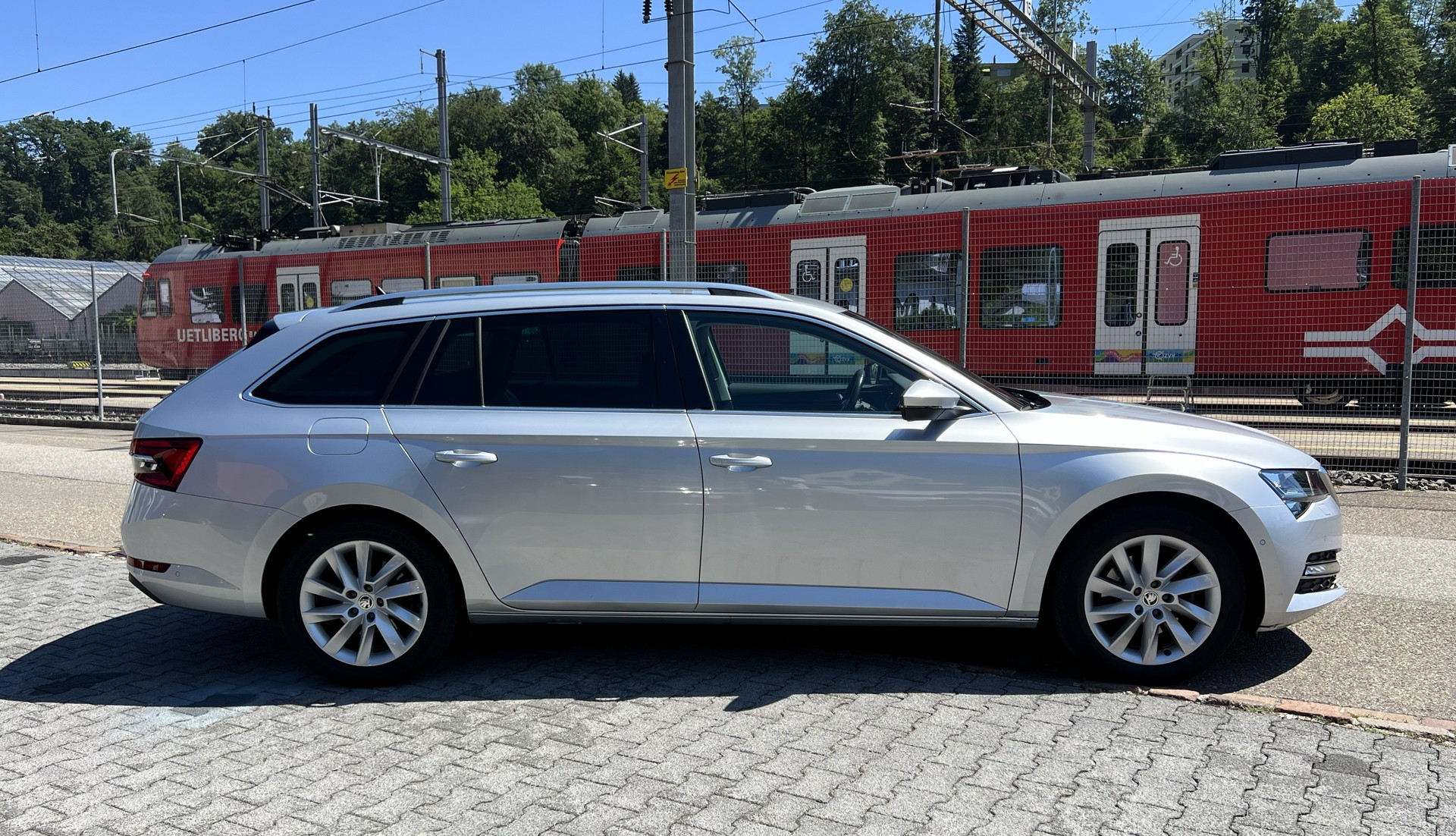 SKODA Superb Combi 2.0 TDi Style 4x4 DSG-image-5