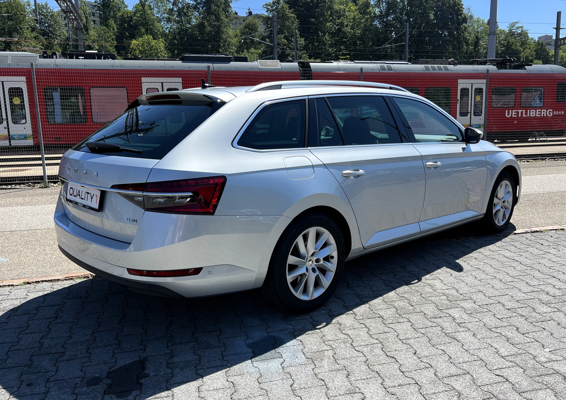 SKODA Superb Combi 2.0 TDi Style 4x4 DSG-image-4