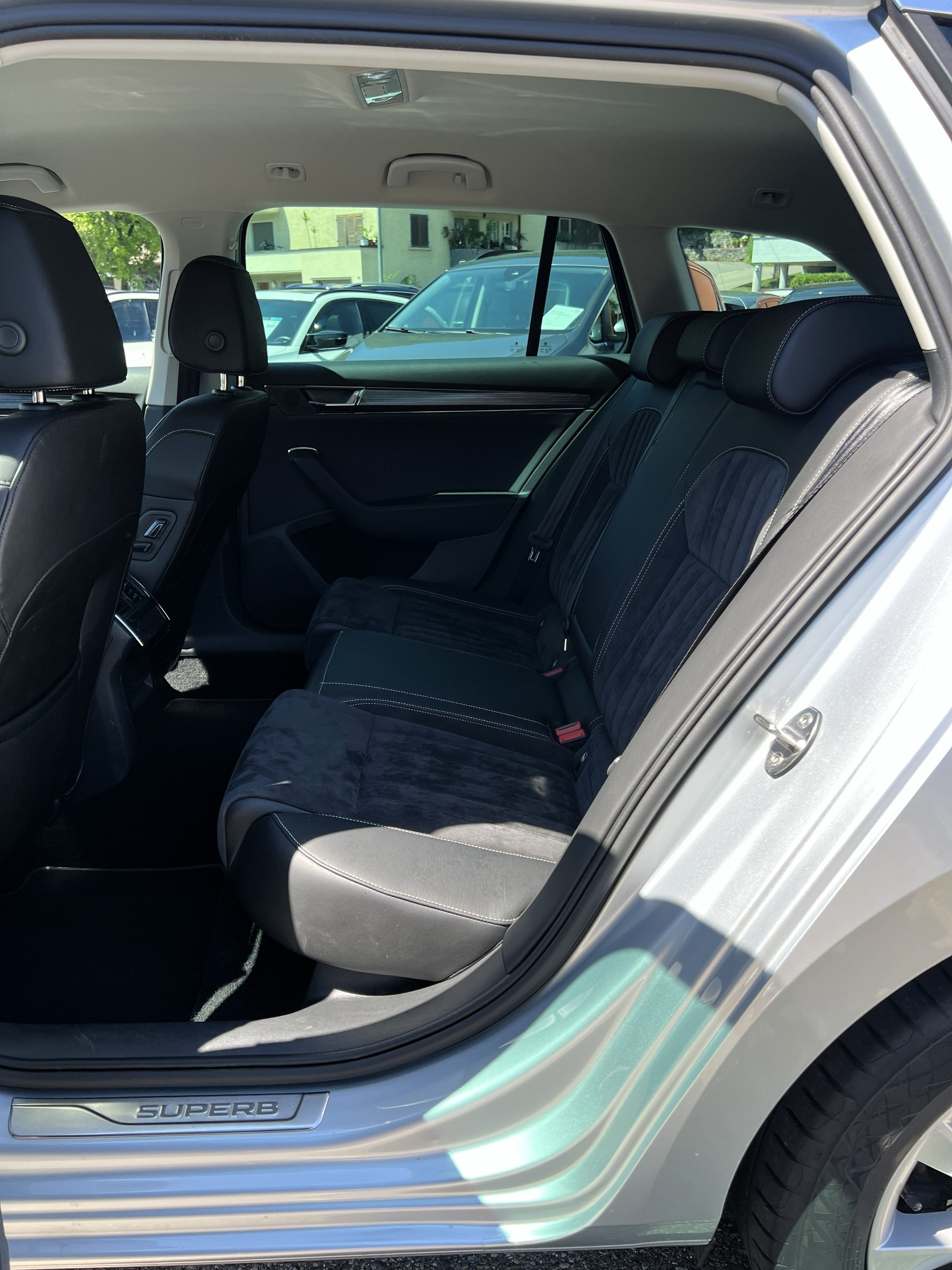 SKODA Superb Combi 2.0 TDi Style 4x4 DSG-image-12