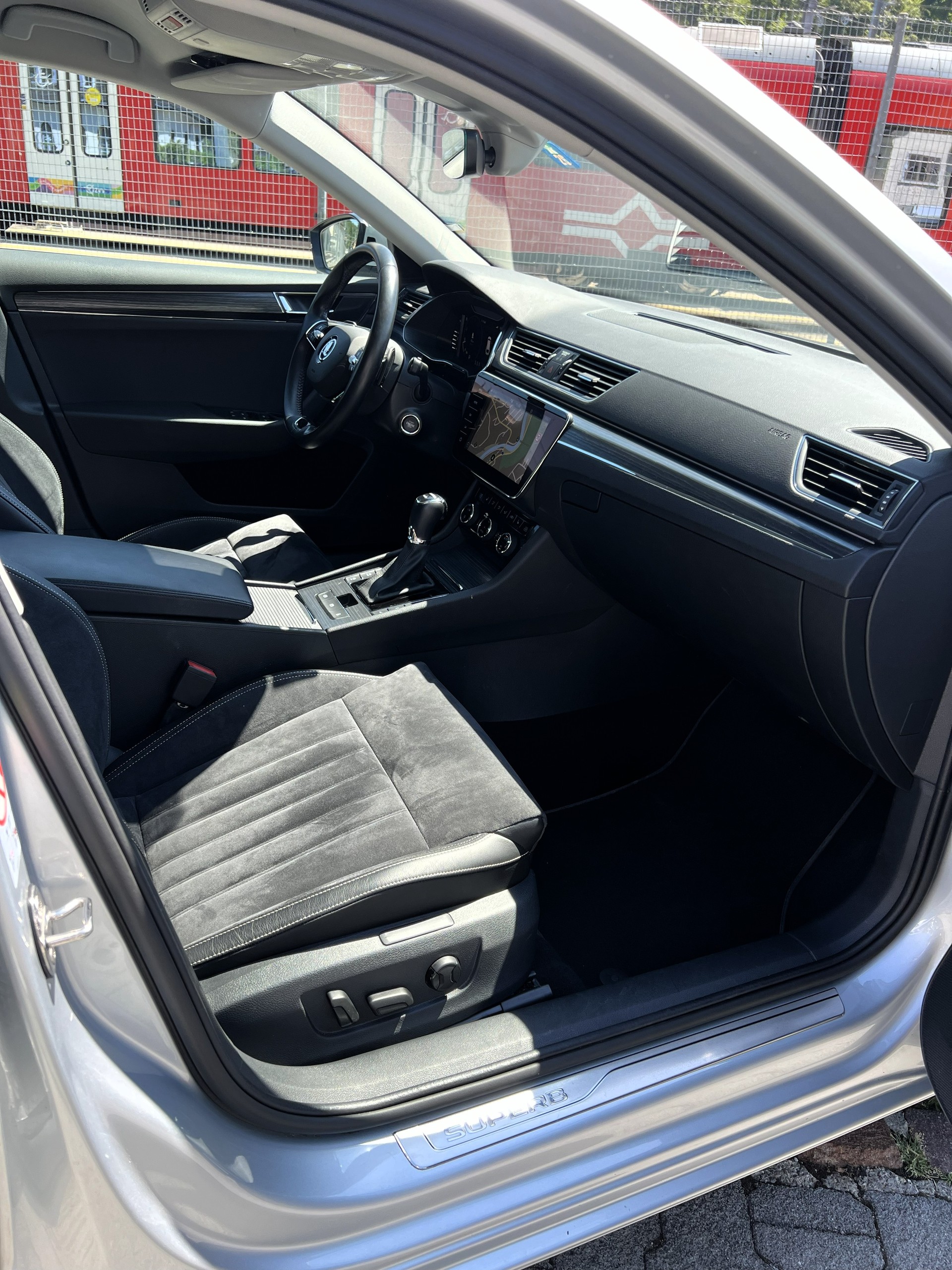 SKODA Superb Combi 2.0 TDi Style 4x4 DSG-image-13