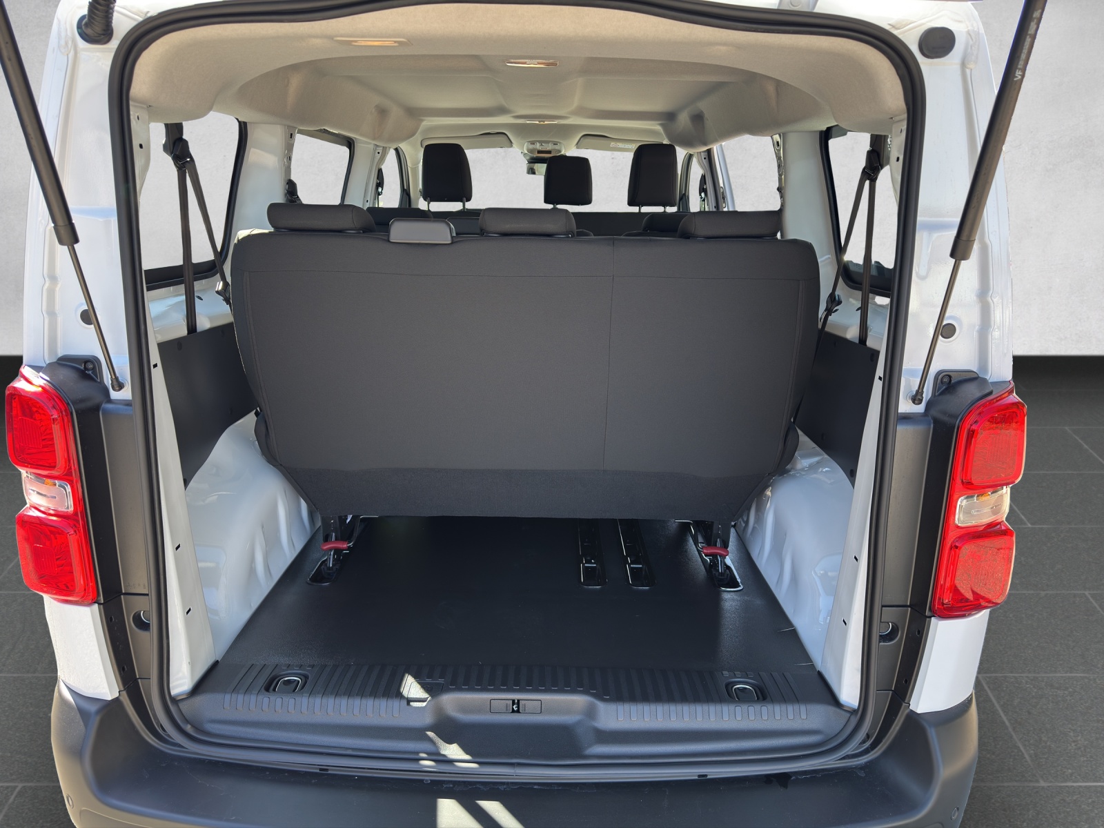 FIAT Scudo 2.0 BlueHDi L2 EAT8 9 places-image-11