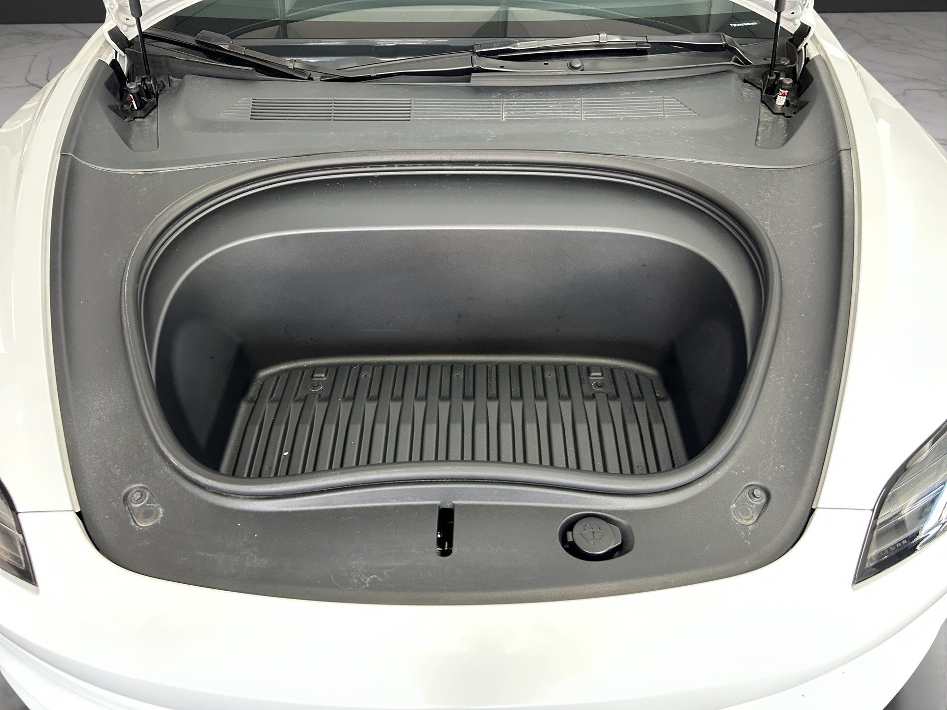 TESLA Model 3 Long Range Dual Motor AWD-image-11