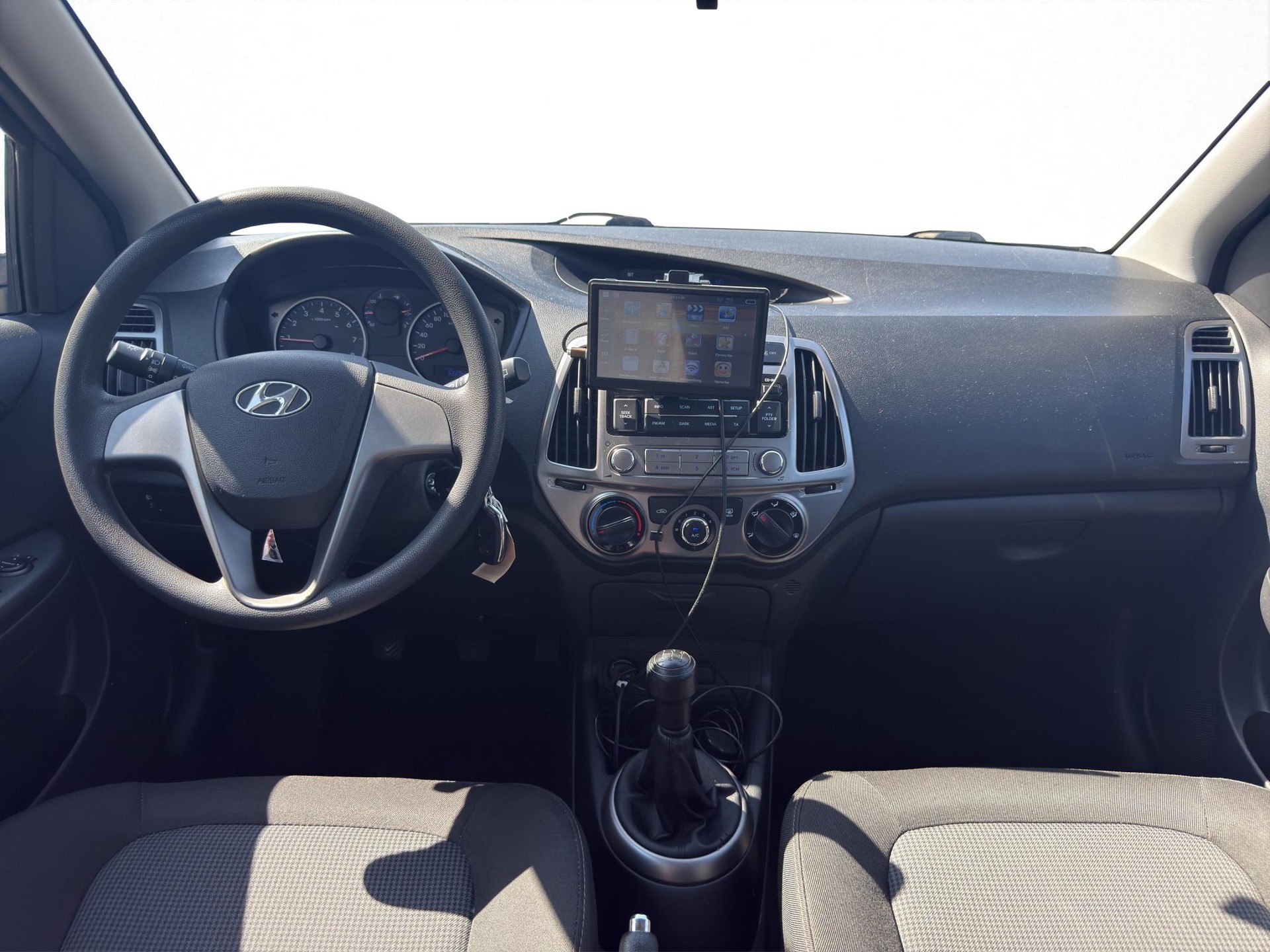 HYUNDAI i20 1.2 Vertex-image-13