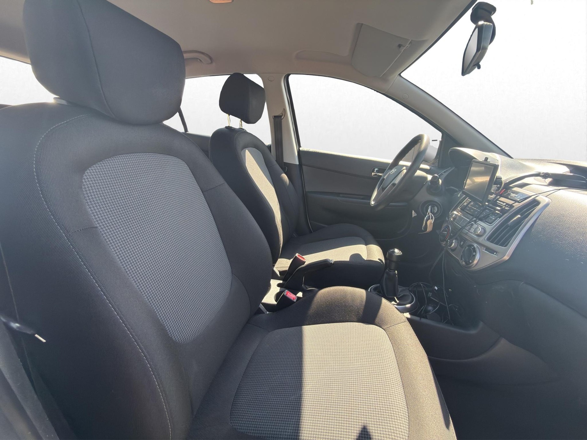HYUNDAI i20 1.2 Vertex-image-12