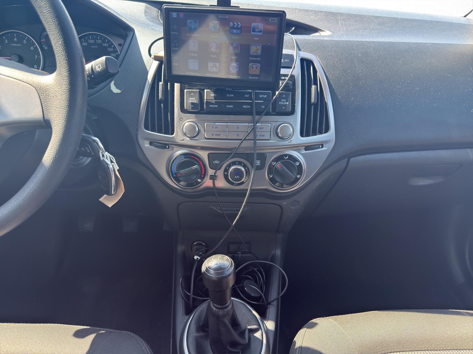 HYUNDAI i20 1.2 Vertex-image-16