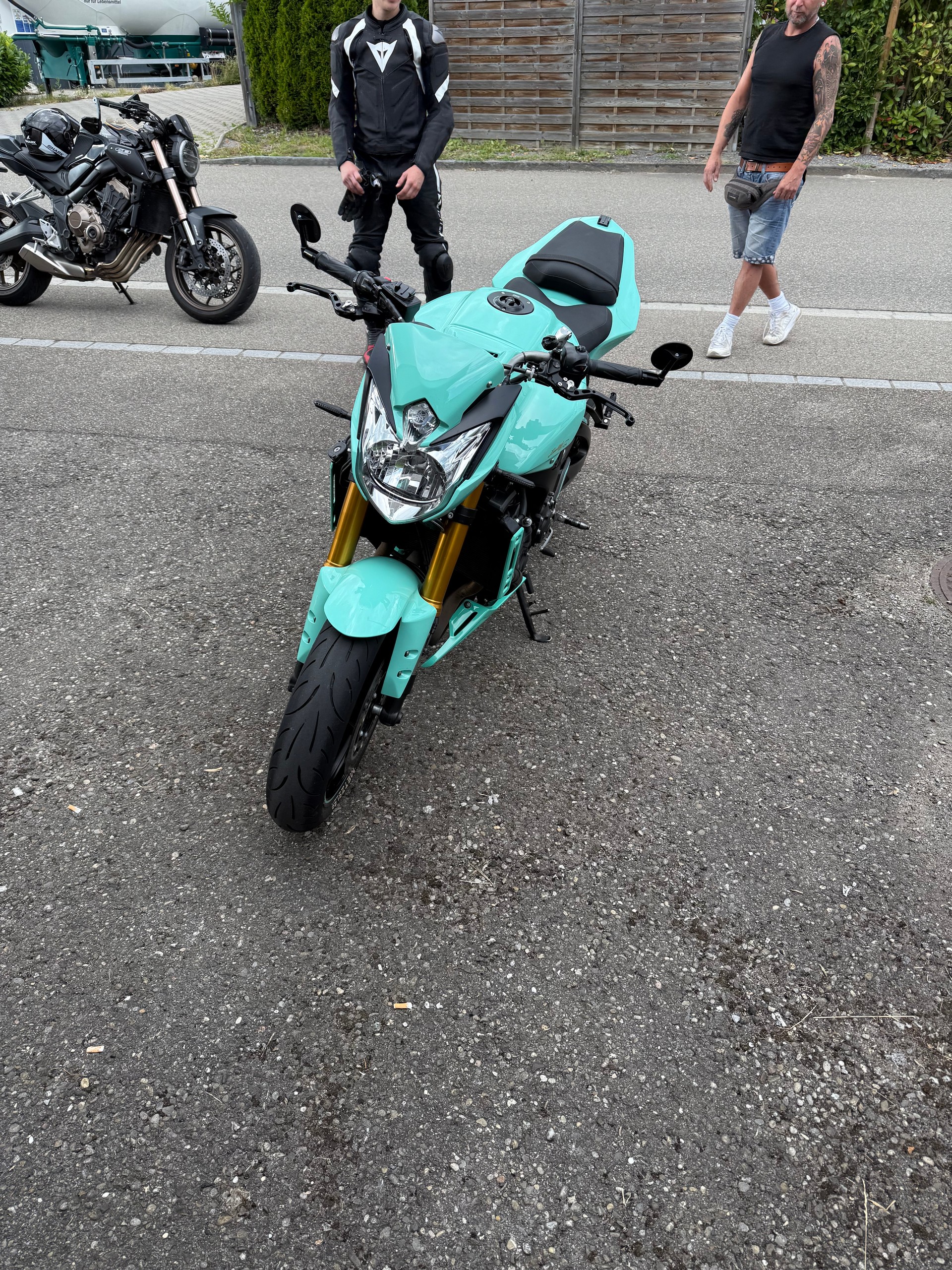 YAMAHA FZ8-image-2
