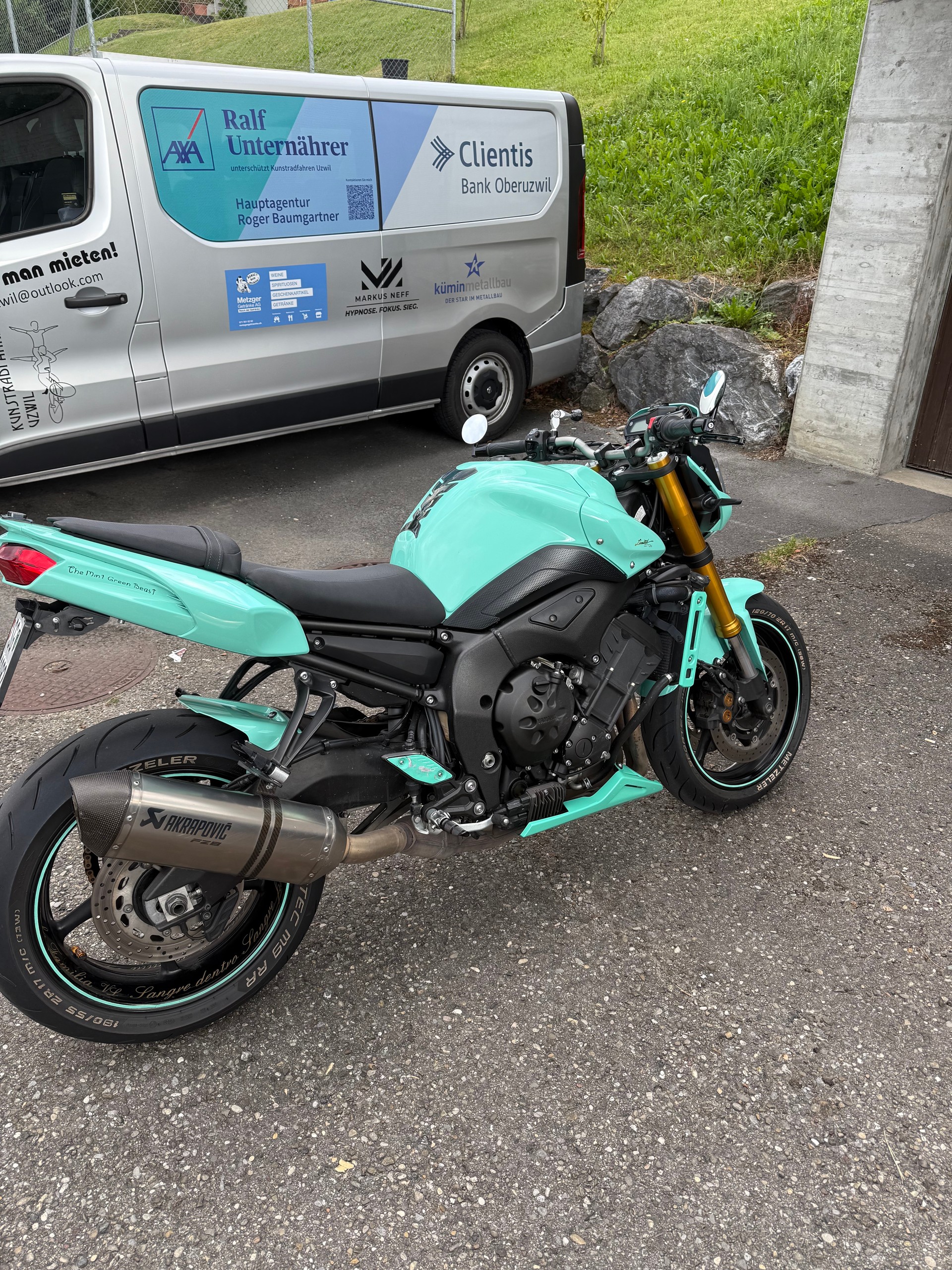 YAMAHA FZ8