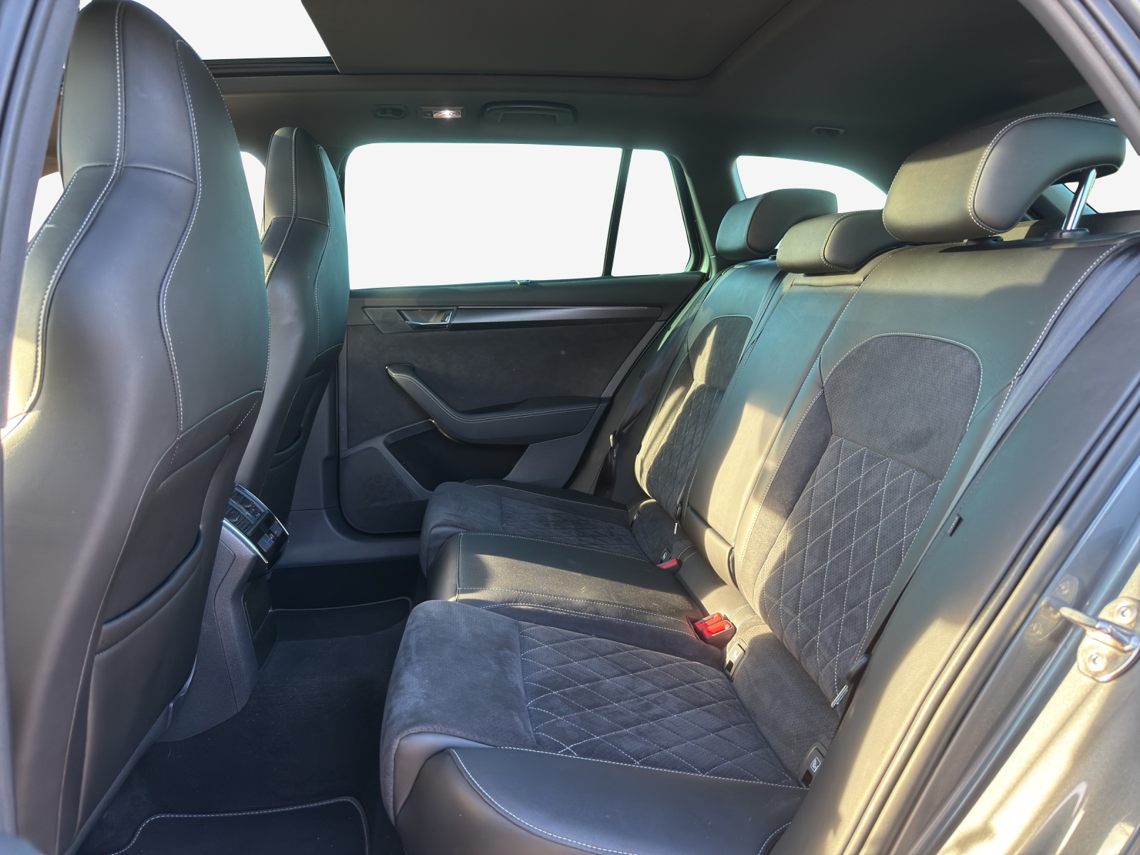 SKODA Superb 1.4 TSI Sport Line PHEV DSG-image-15