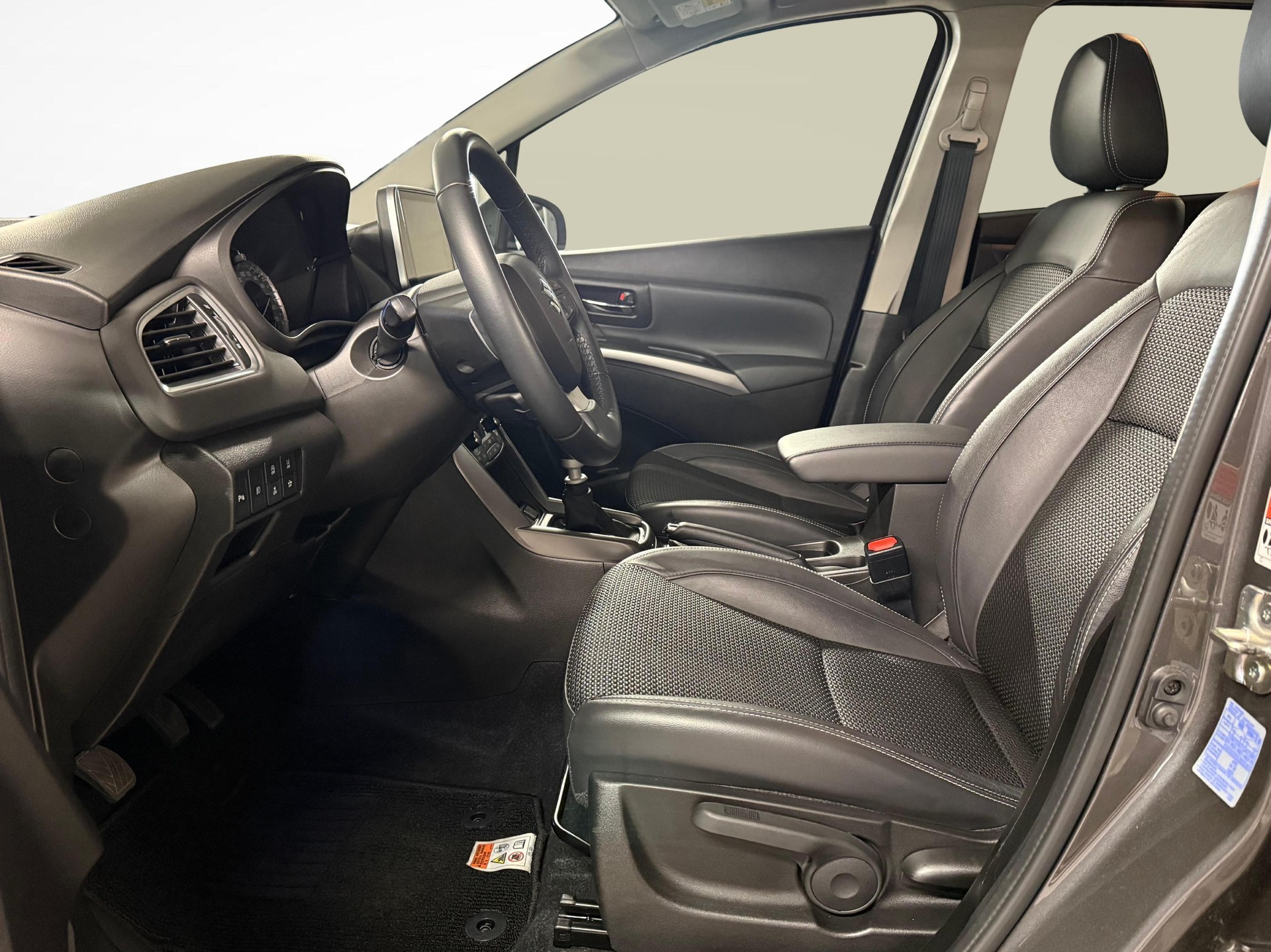 SUZUKI S-Cross 1.4 T Compact Top Hybrid 4x4-image-10