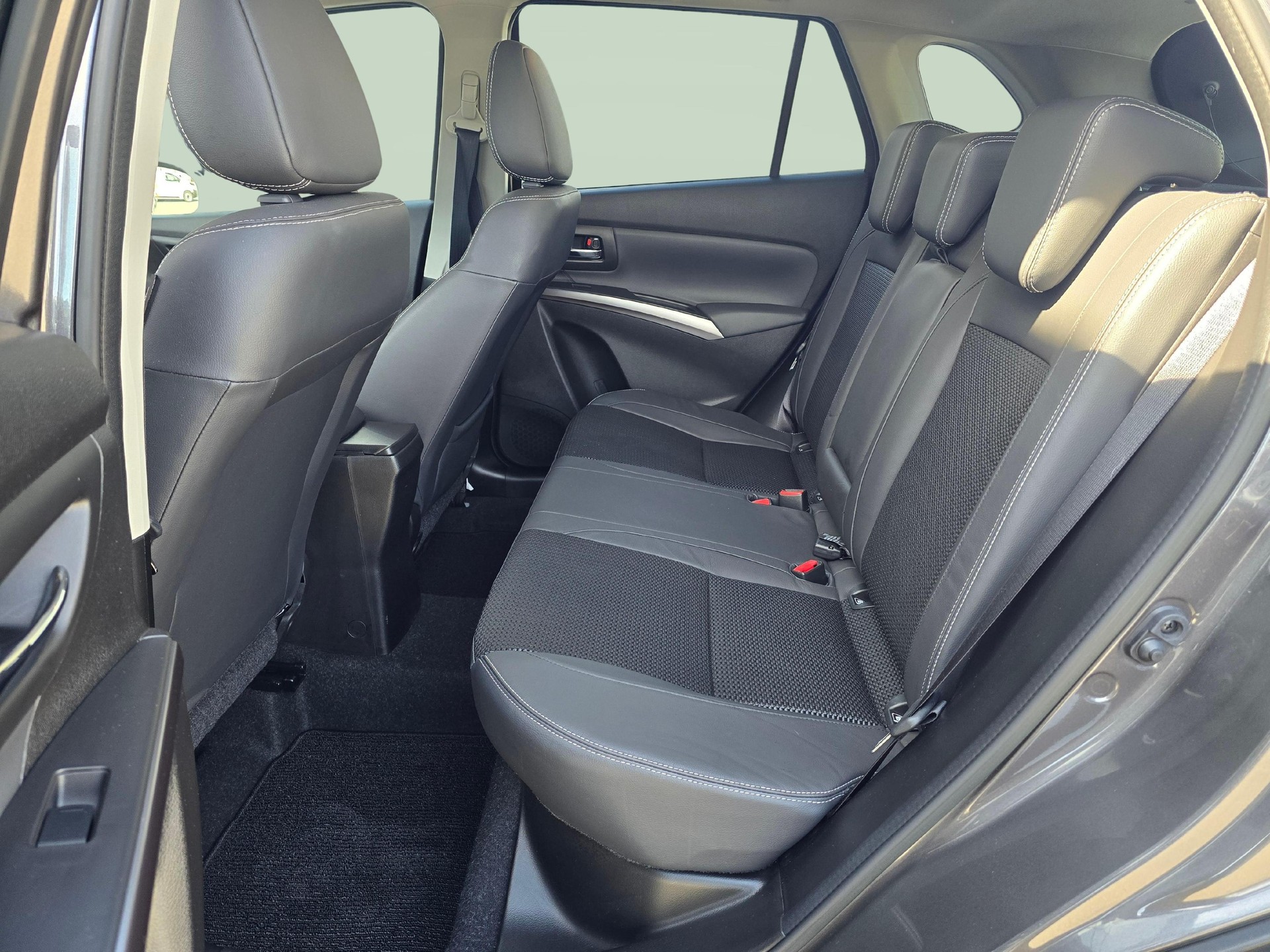 SUZUKI S-Cross 1.4 T Compact Top Hybrid 4x4-image-11