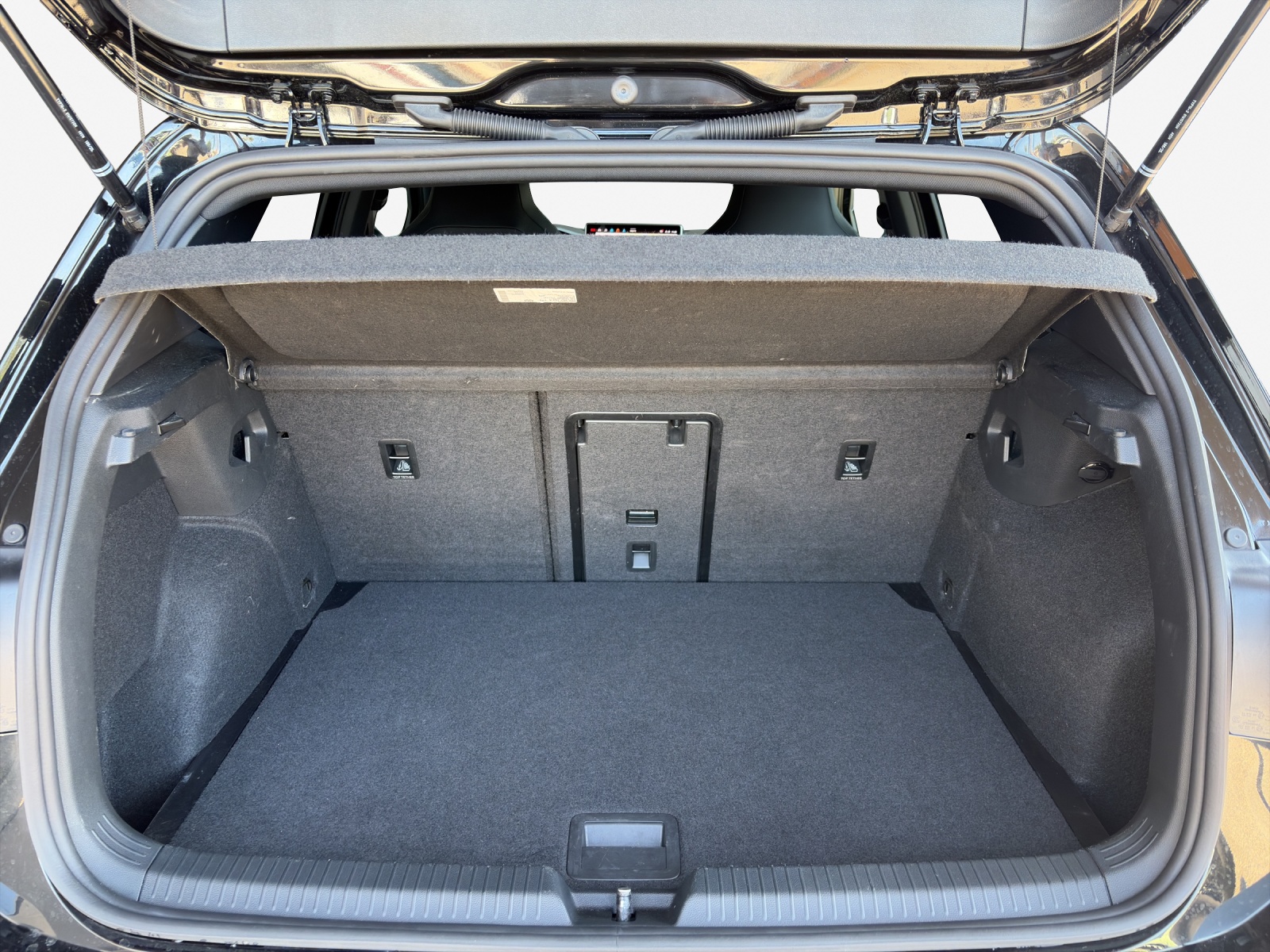 VW Golf 1.5 e TSI mHEV R-Line DSG-image-12
