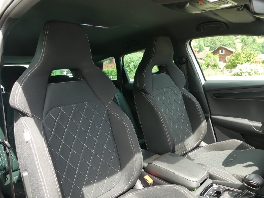 SKODA Karoq 1.5 TSI SportLine DSG-image-10