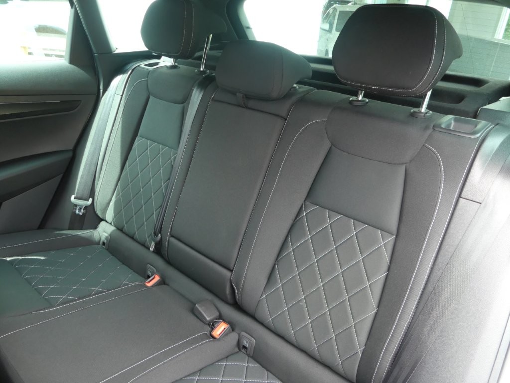 SKODA Karoq 1.5 TSI SportLine DSG-image-11