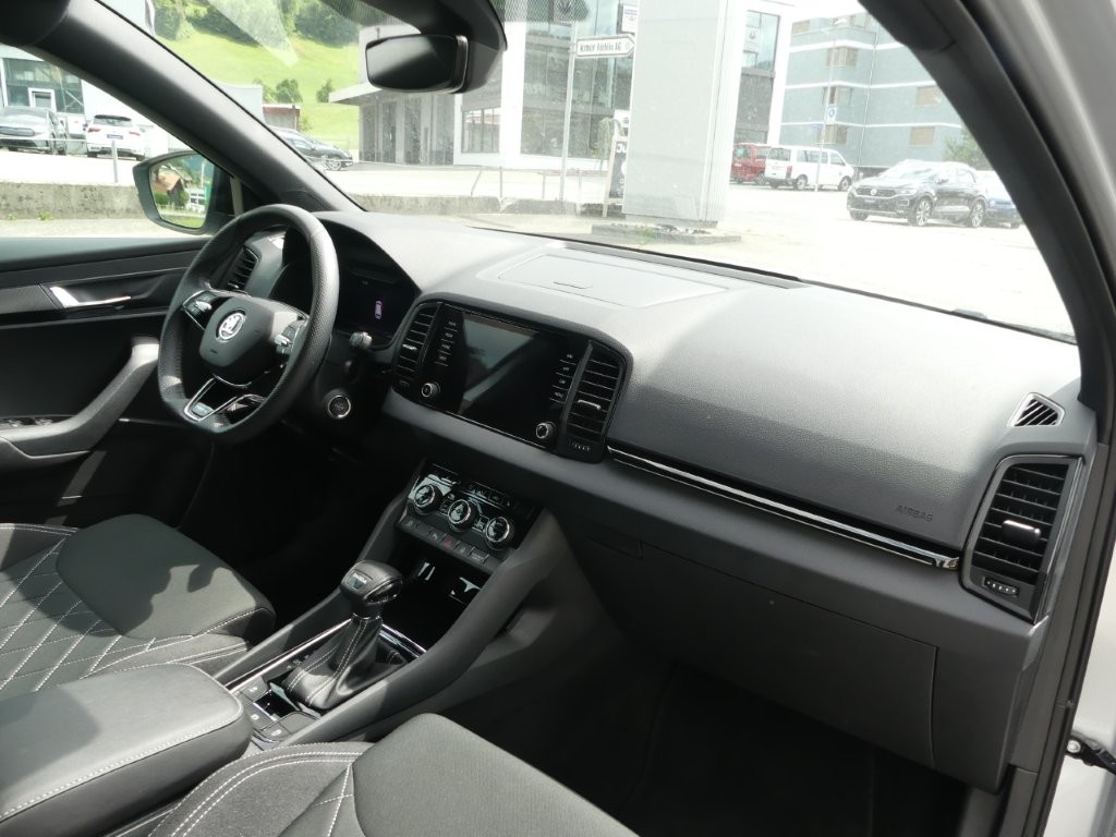SKODA Karoq 1.5 TSI SportLine DSG-image-8