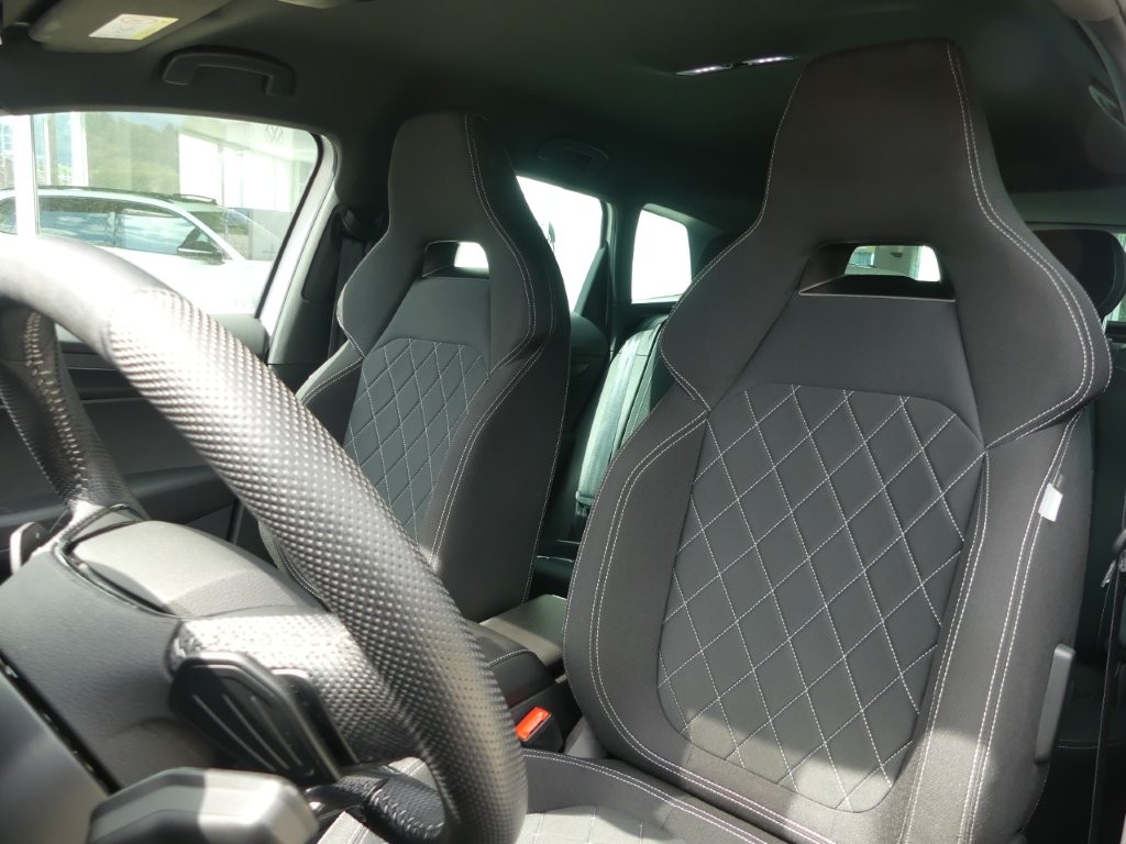 SKODA Karoq 1.5 TSI SportLine DSG-image-9
